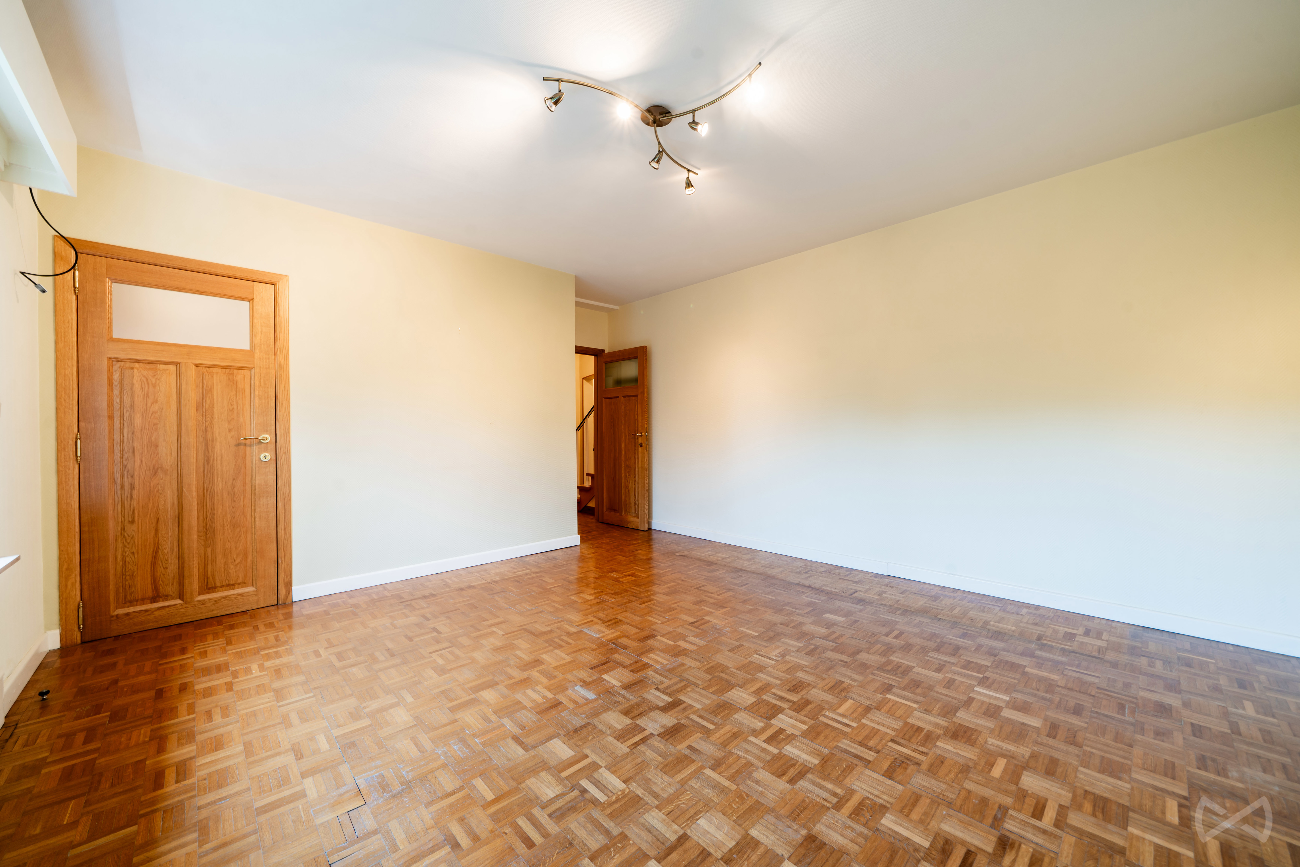 Foto 2 van 4 van Villa met zes slaapkamers in Baudour