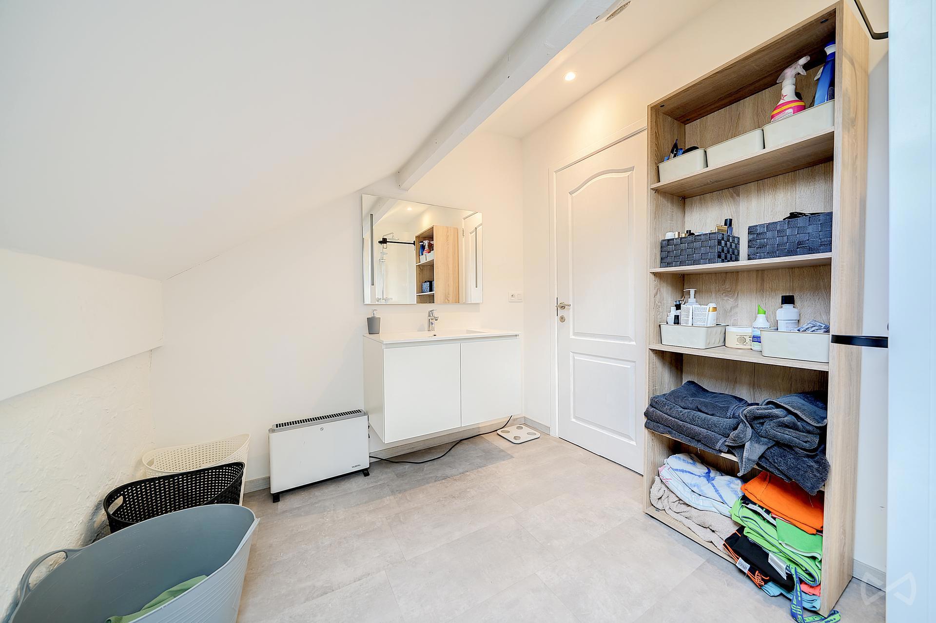 Photo 3 sur 4 pour Immeuble mixte de deux chambres à Hannut