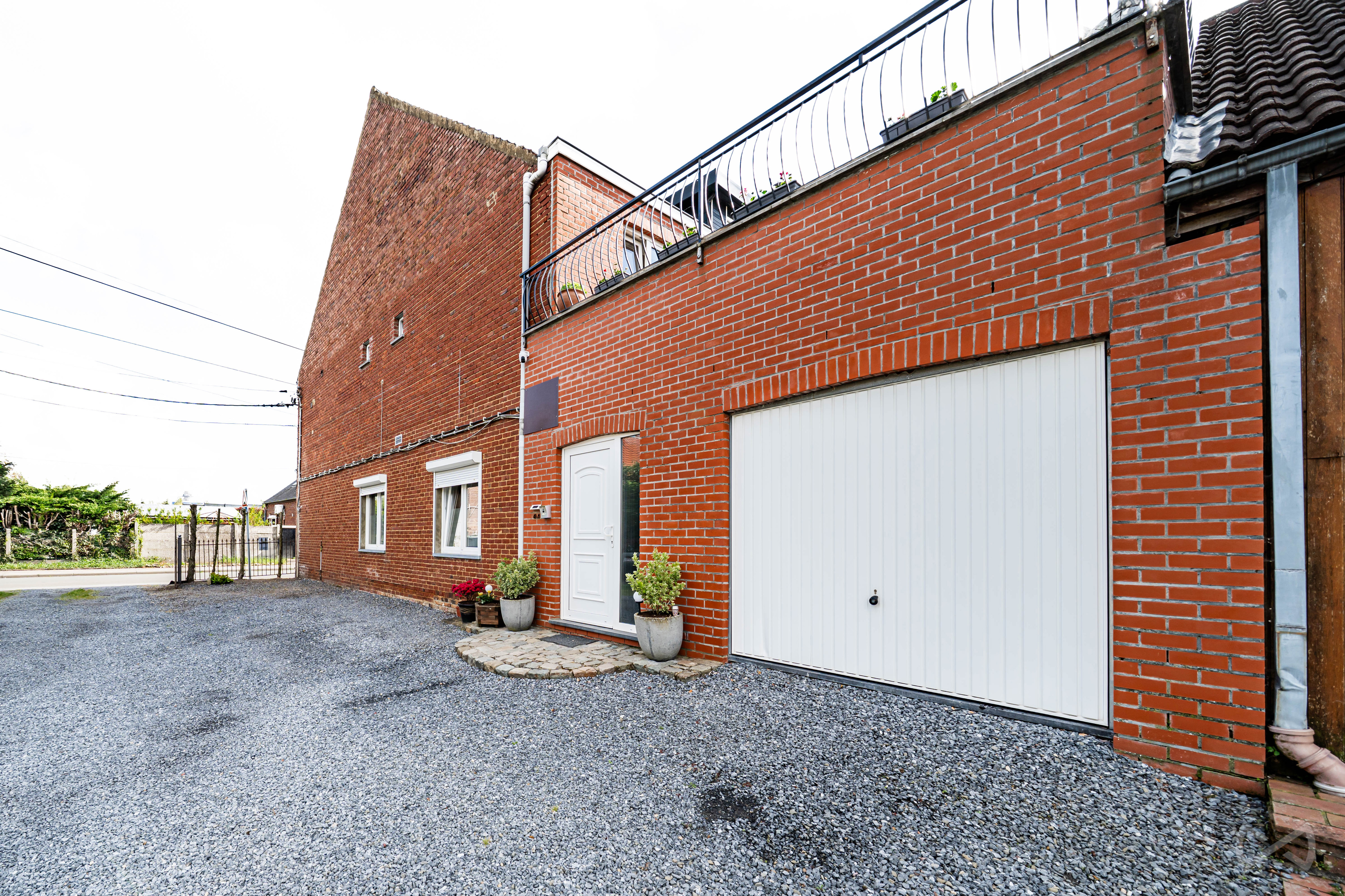 Photo 2 sur 3 pour Immeuble mixte de cinq chambres à Tertre