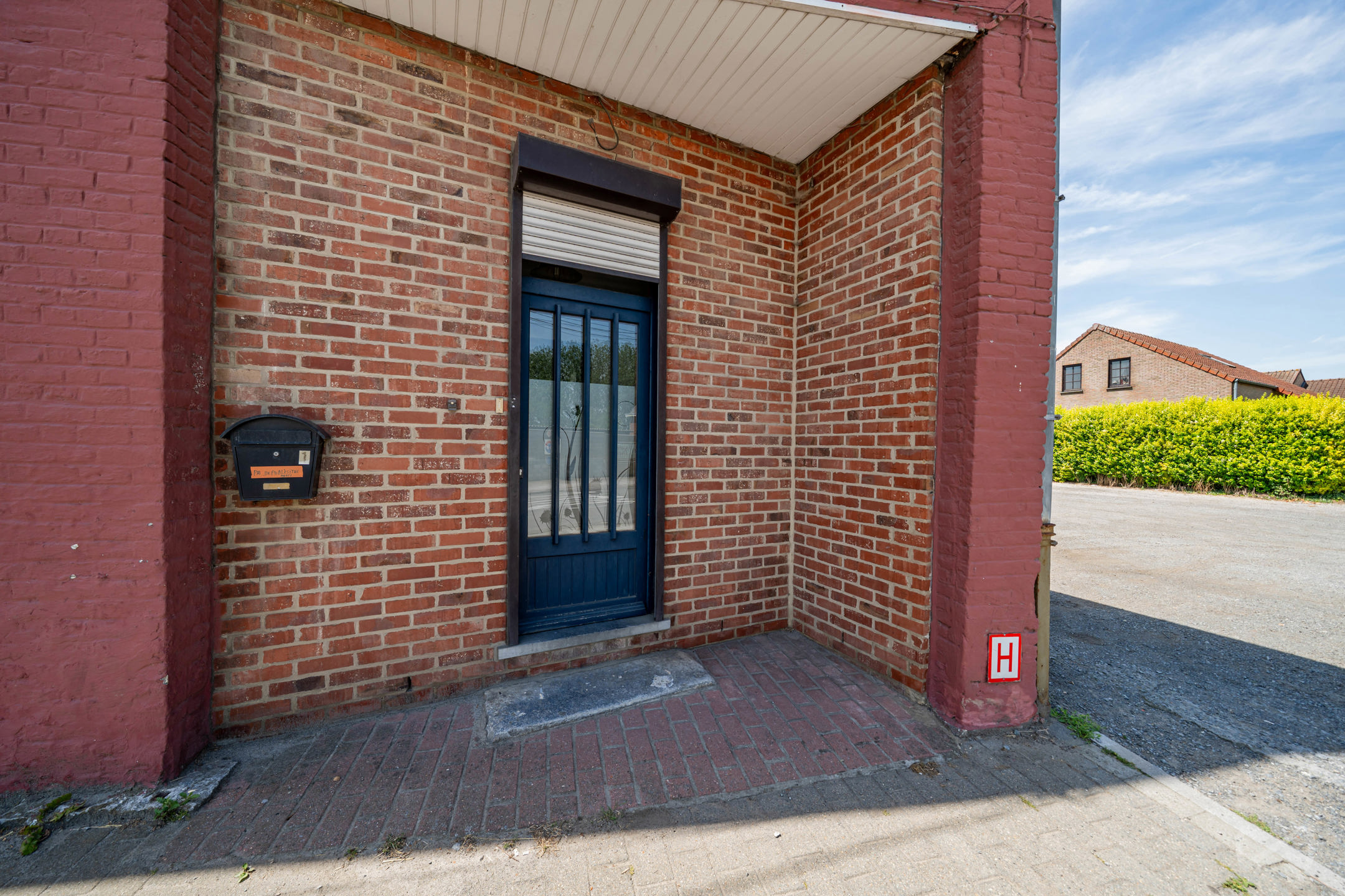 Foto 1 van 4 van Gebouw voor gemengd gebruik met zes slaapkamers in Ghislenghien