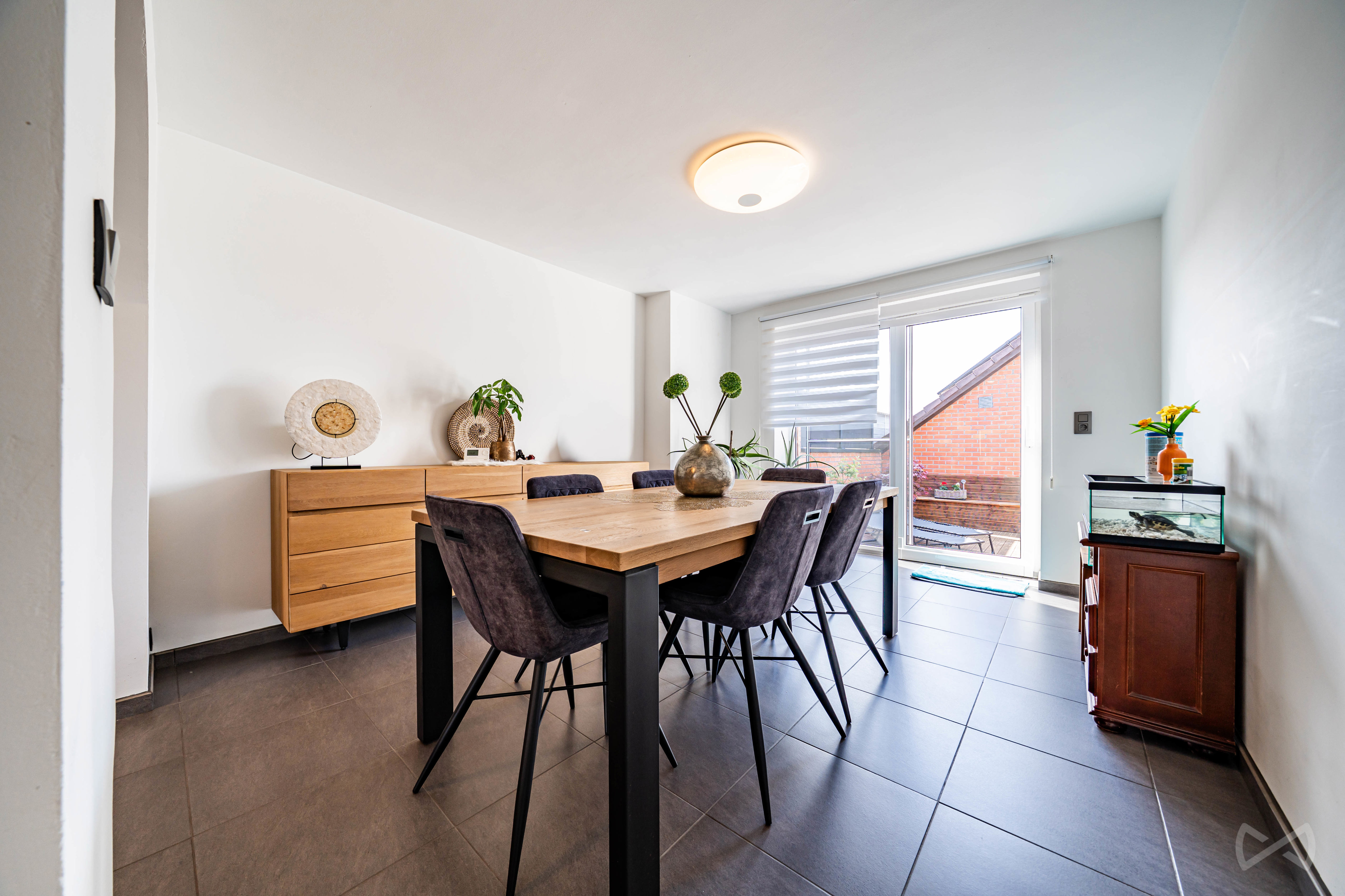 Photo 3 sur 4 pour Immeuble mixte de cinq chambres à Tertre