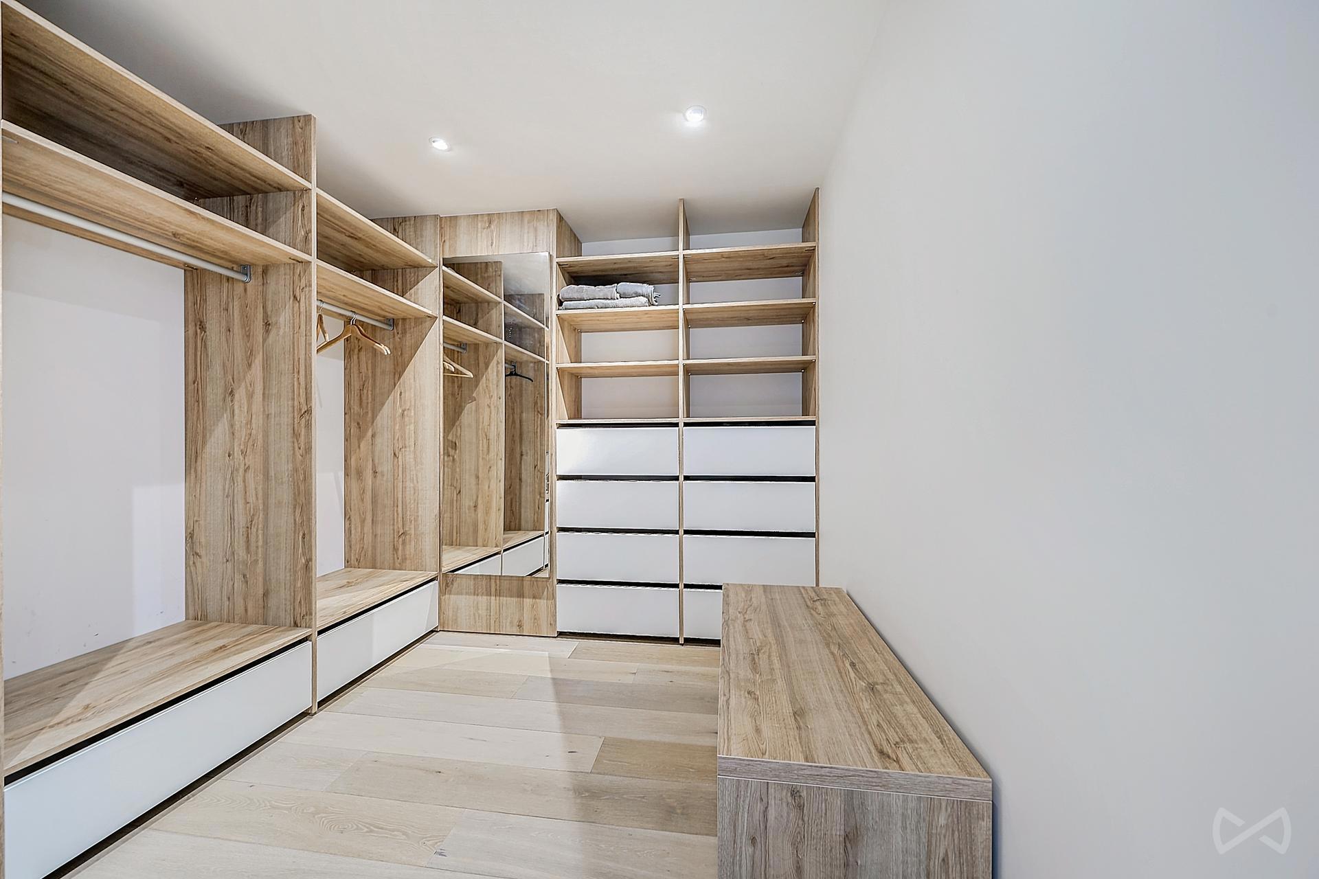 Picture 3 of 4 for House with five bedrooms in Court-saint-Étienne