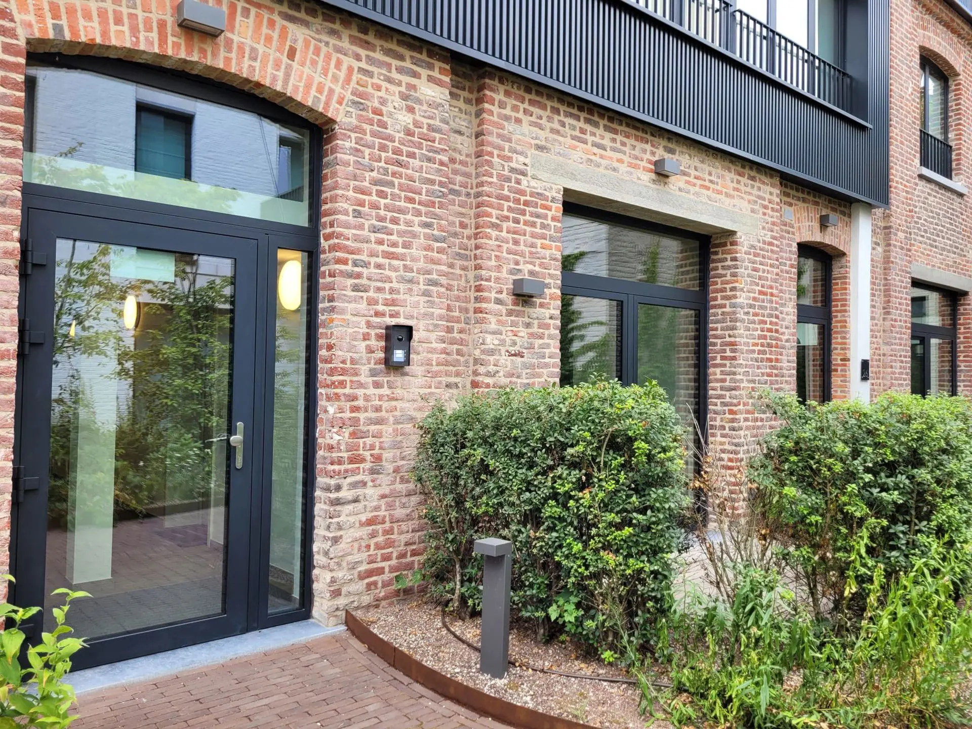 Picture 2 of 3 for Studio in Ixelles