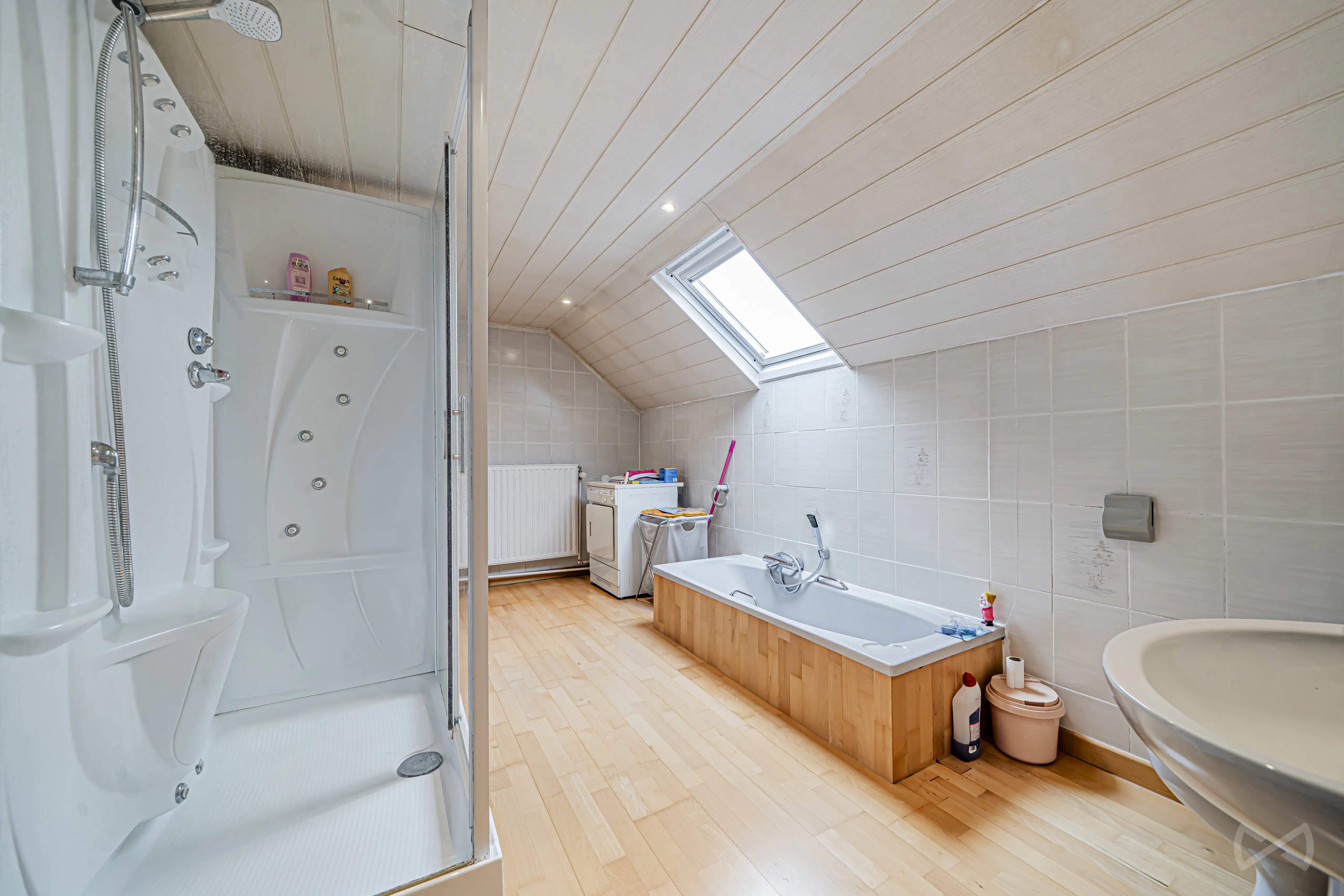 Foto 1 van 4 van Villa met vijf slaapkamers in La Louvière Houdeng-Goegnies