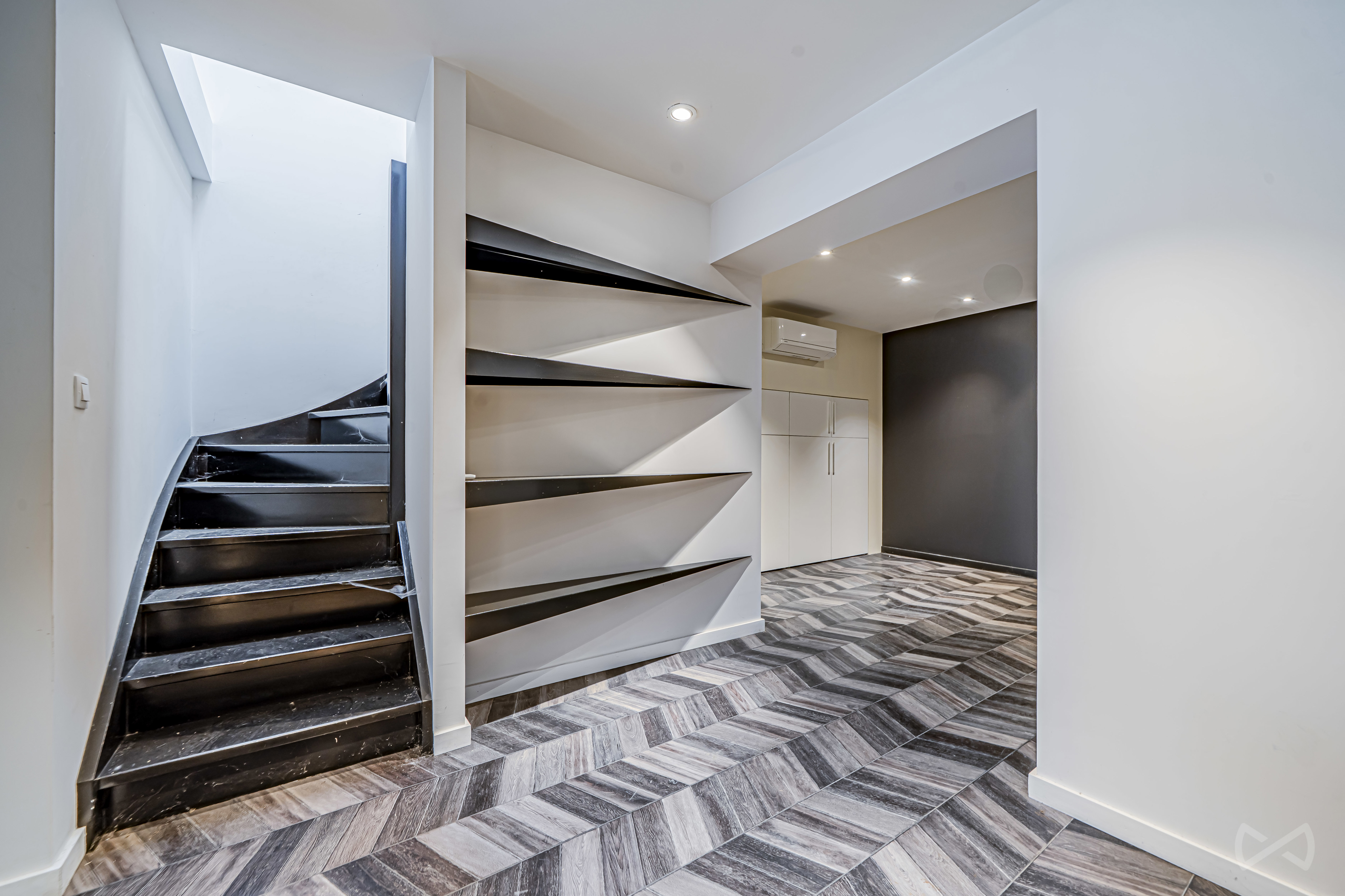 Picture 1 of 4 for Commercial building in Mons