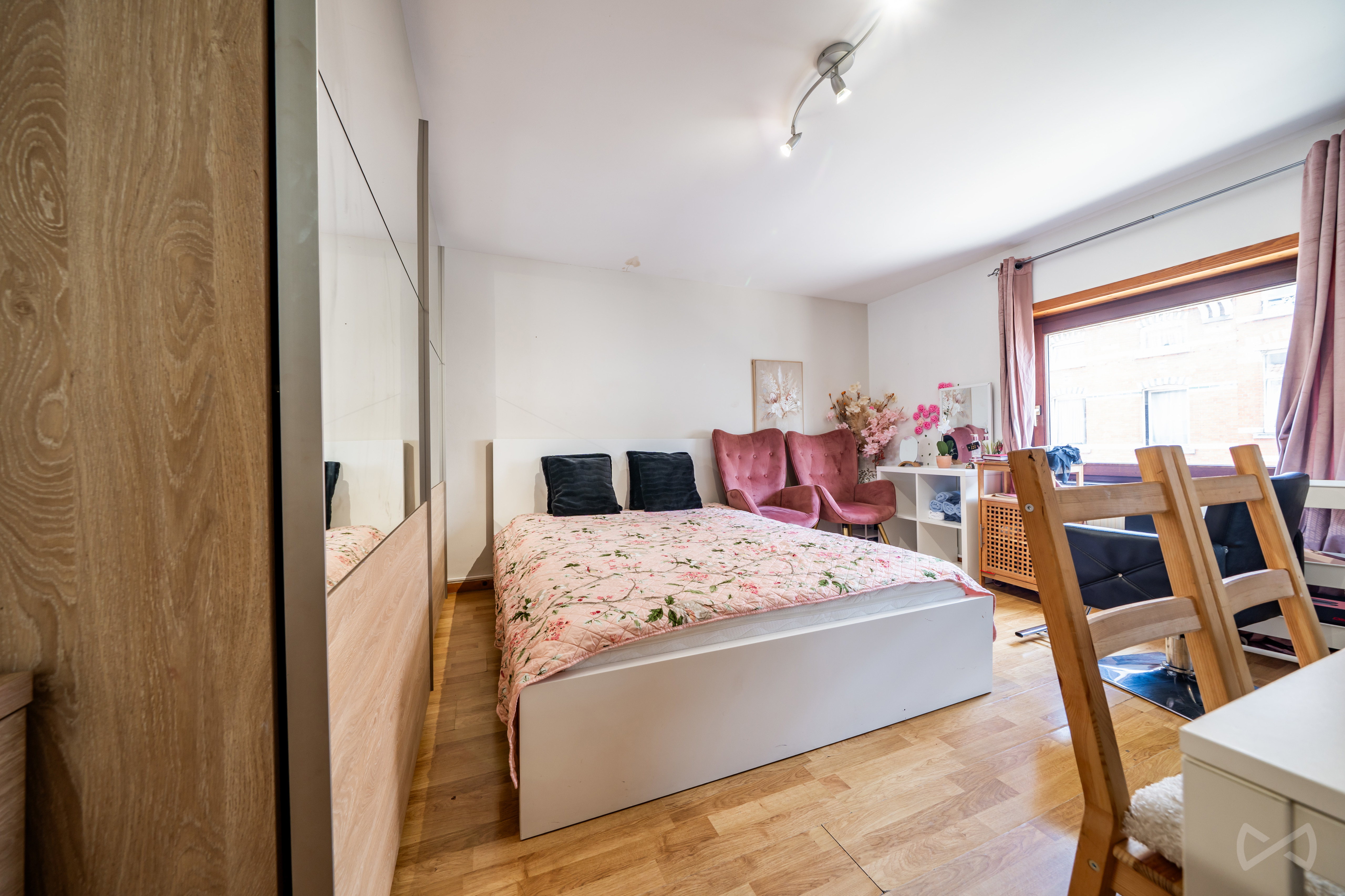 Picture 1 of 4 for Multi-purpose building with three bedrooms in Uccle