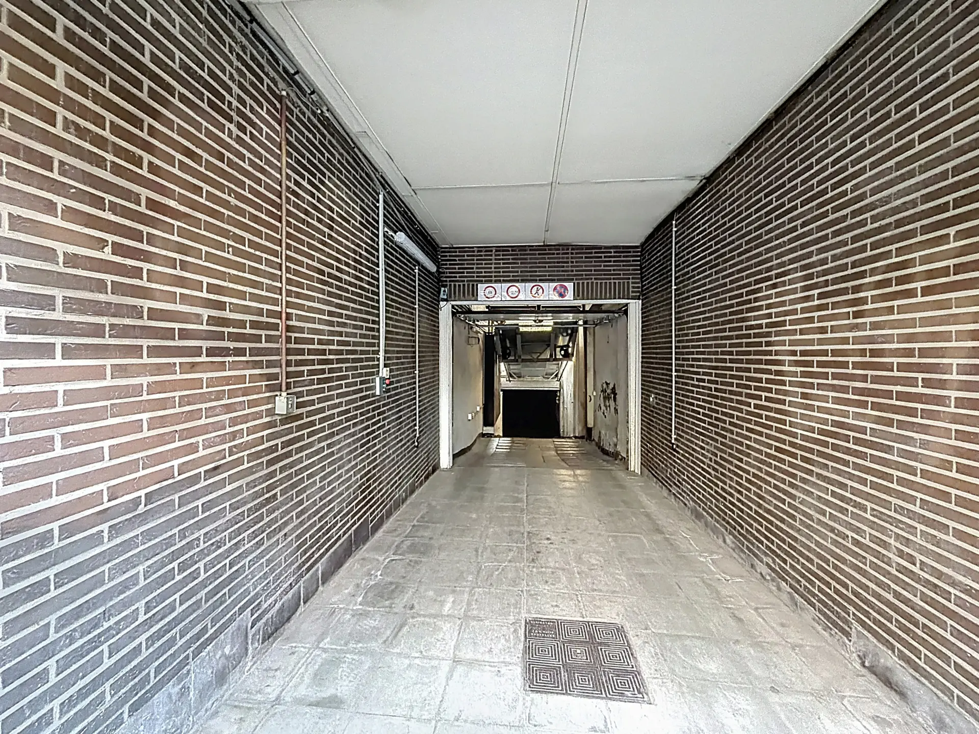 Picture 2 of 3 for Indoor parking in Uccle