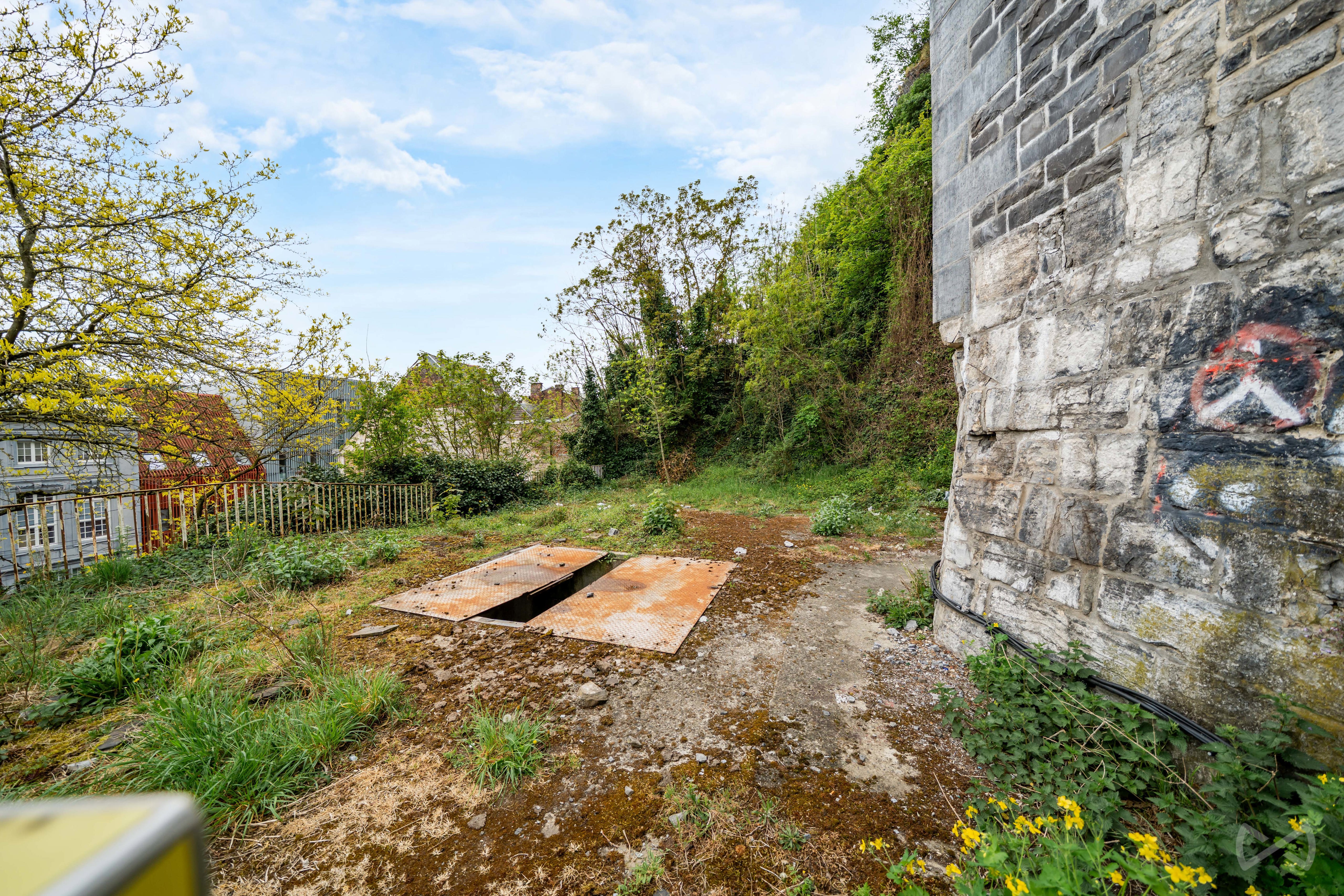 Picture 4 of 4 for Ground in Namur