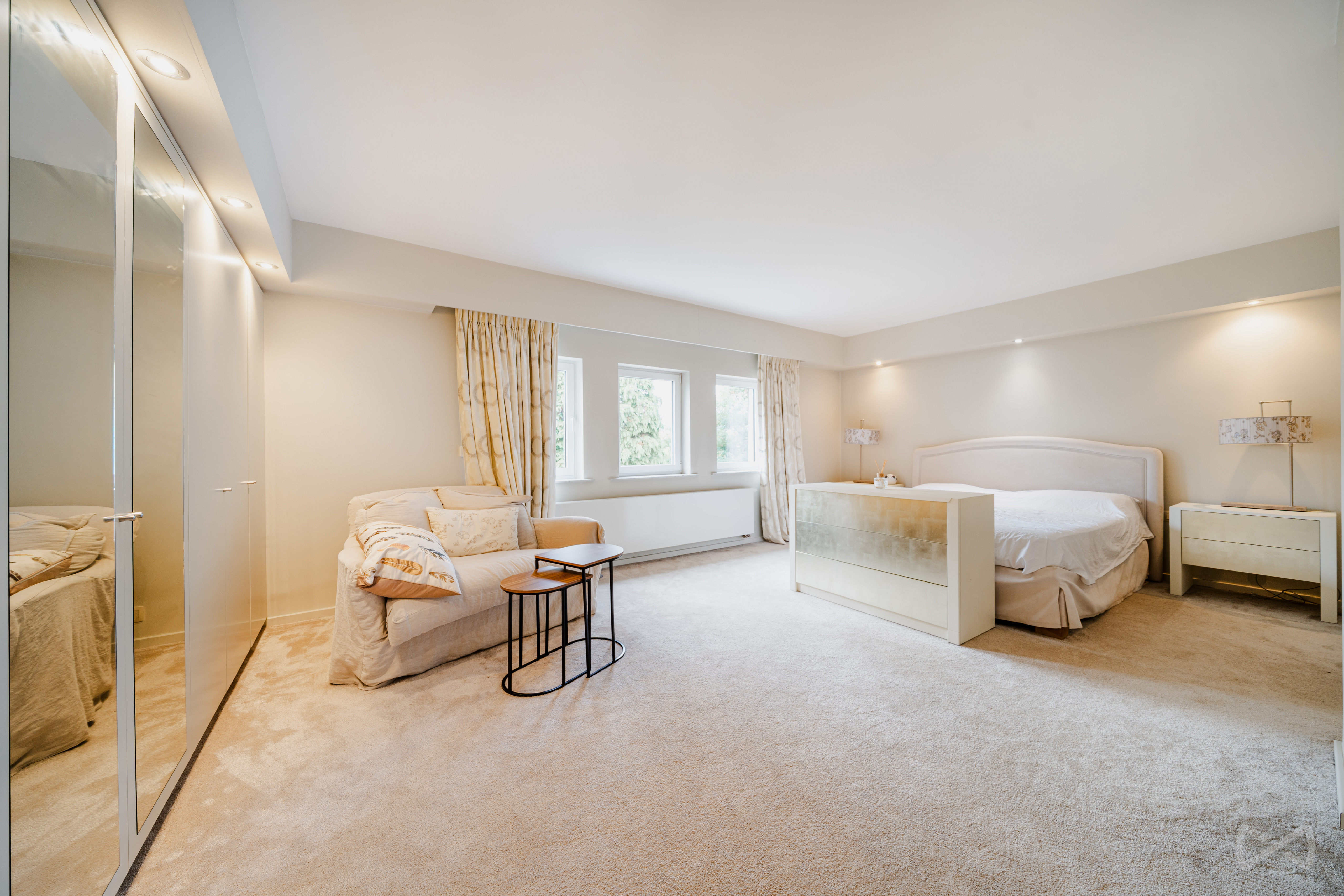 Picture 1 of 4 for Villa with five bedrooms in Waterloo
