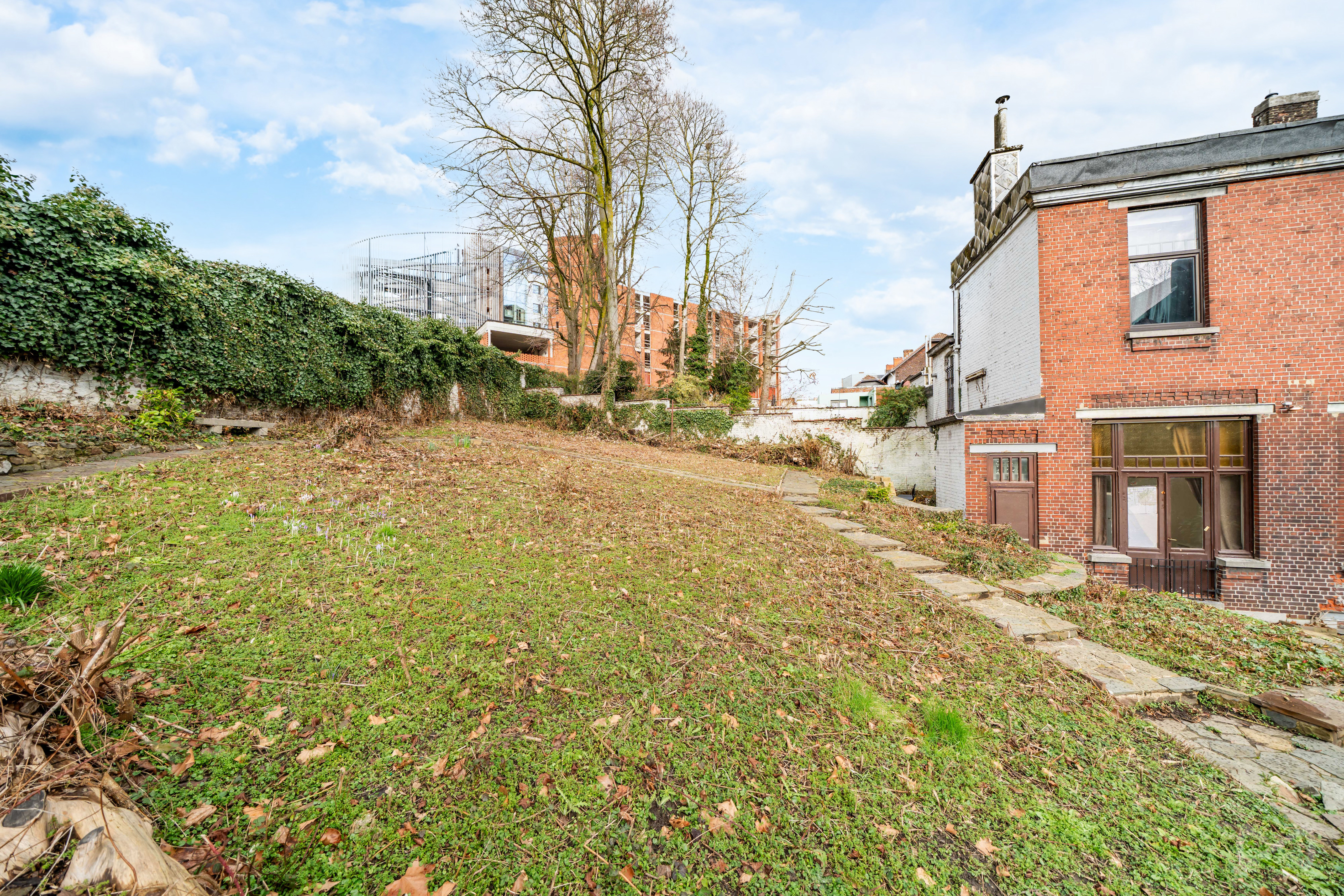 Photo 2 sur 4 pour Immeuble mixte de neuf chambres à Montignies-Sur-Sambre