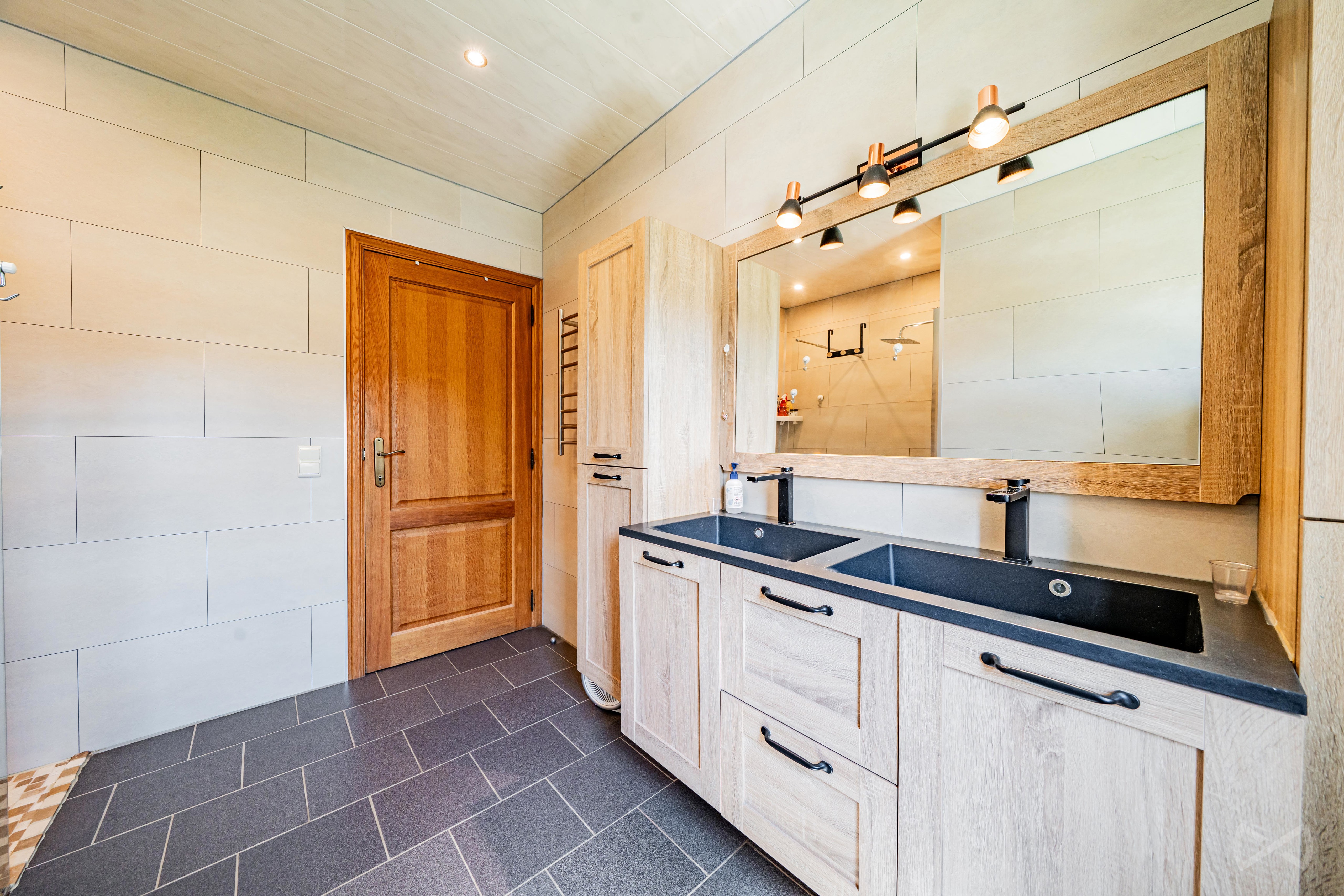 Picture 2 of 4 for Villa with four bedrooms in Merdorp