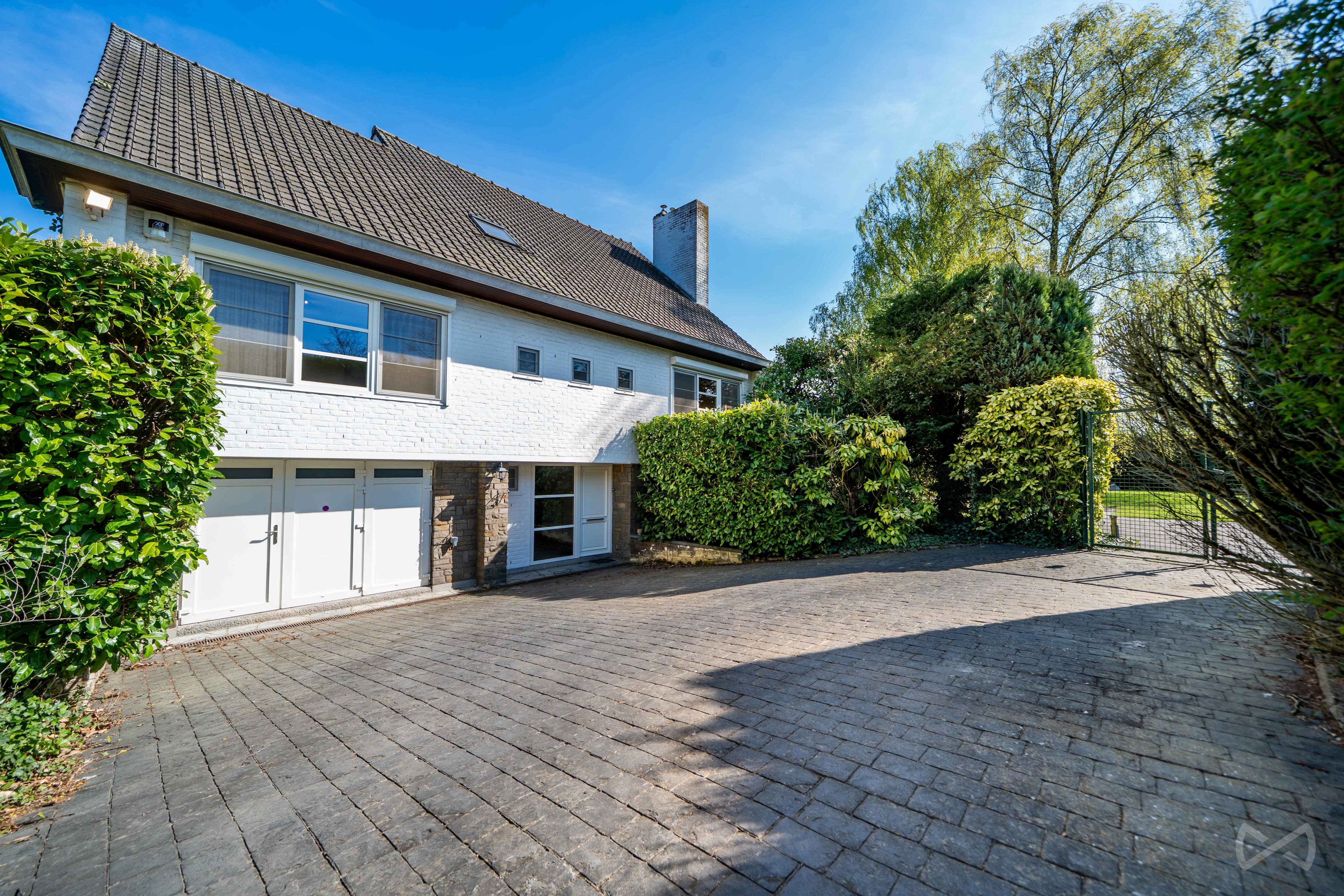 Foto 1 van 4 van Villa met zes slaapkamers in Baudour