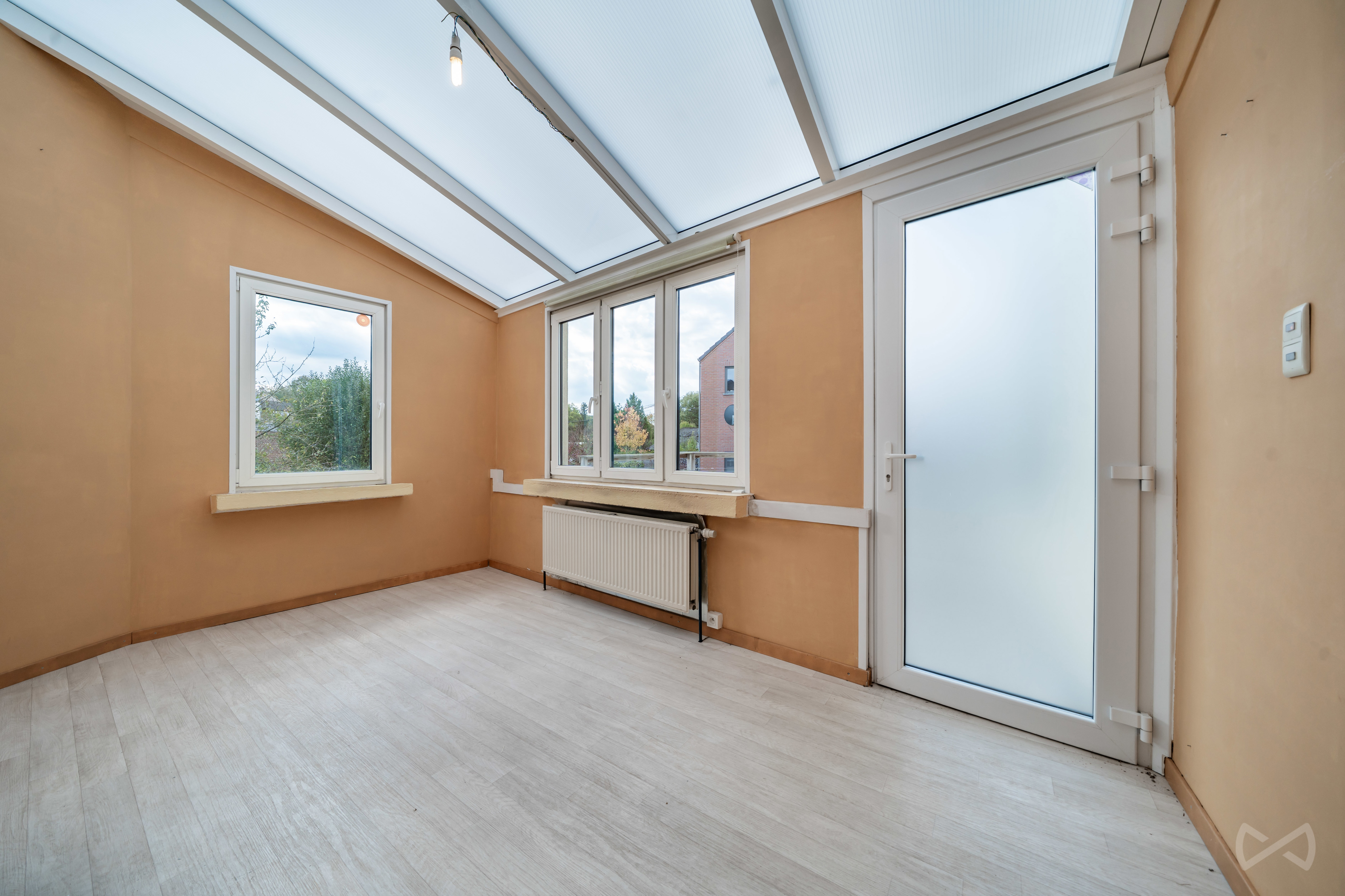 Picture 1 of 4 for House with five bedrooms in Court-saint-Étienne