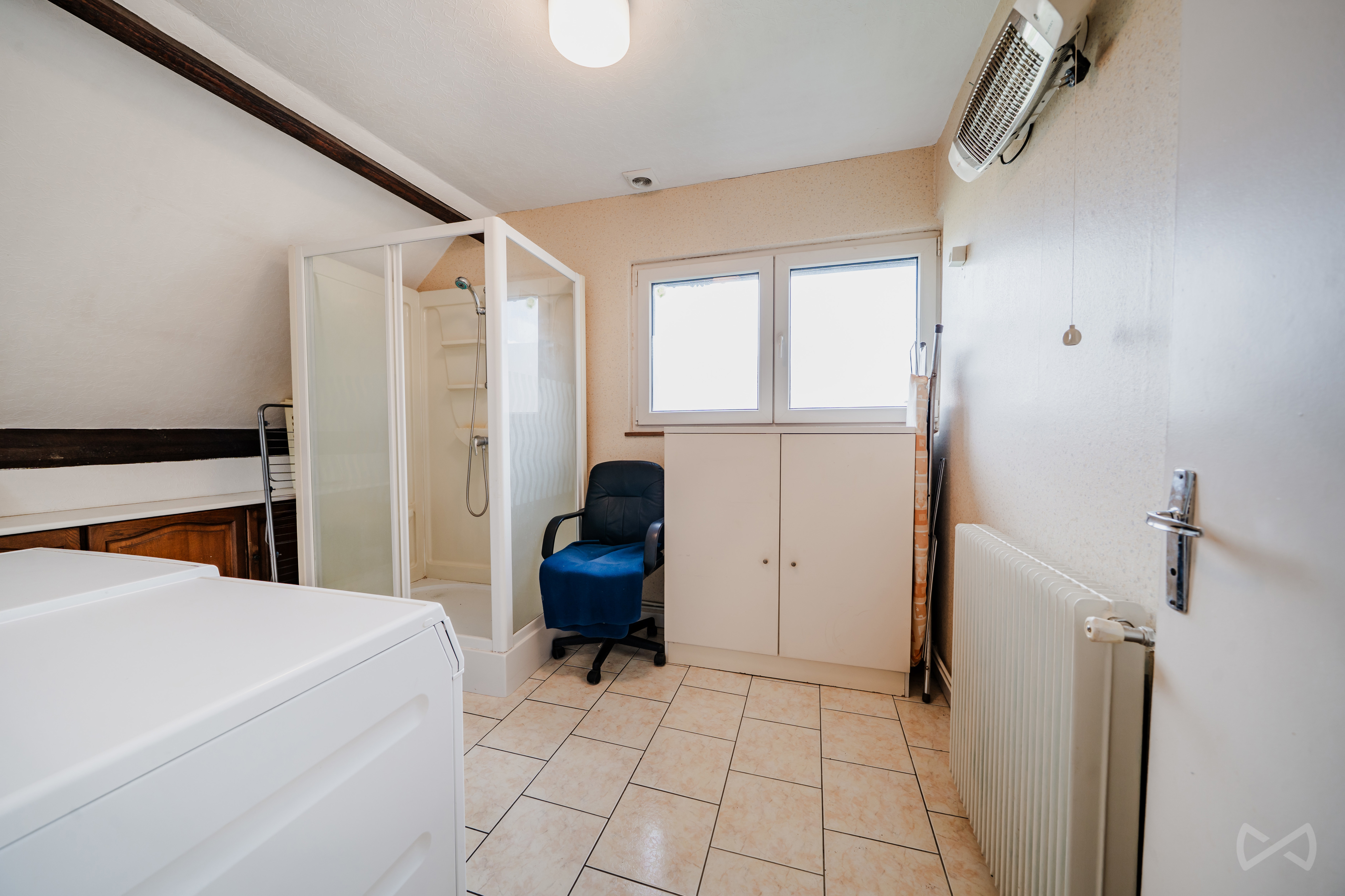 Photo 4 sur 4 pour Immeuble mixte de 15 chambres à Trelon