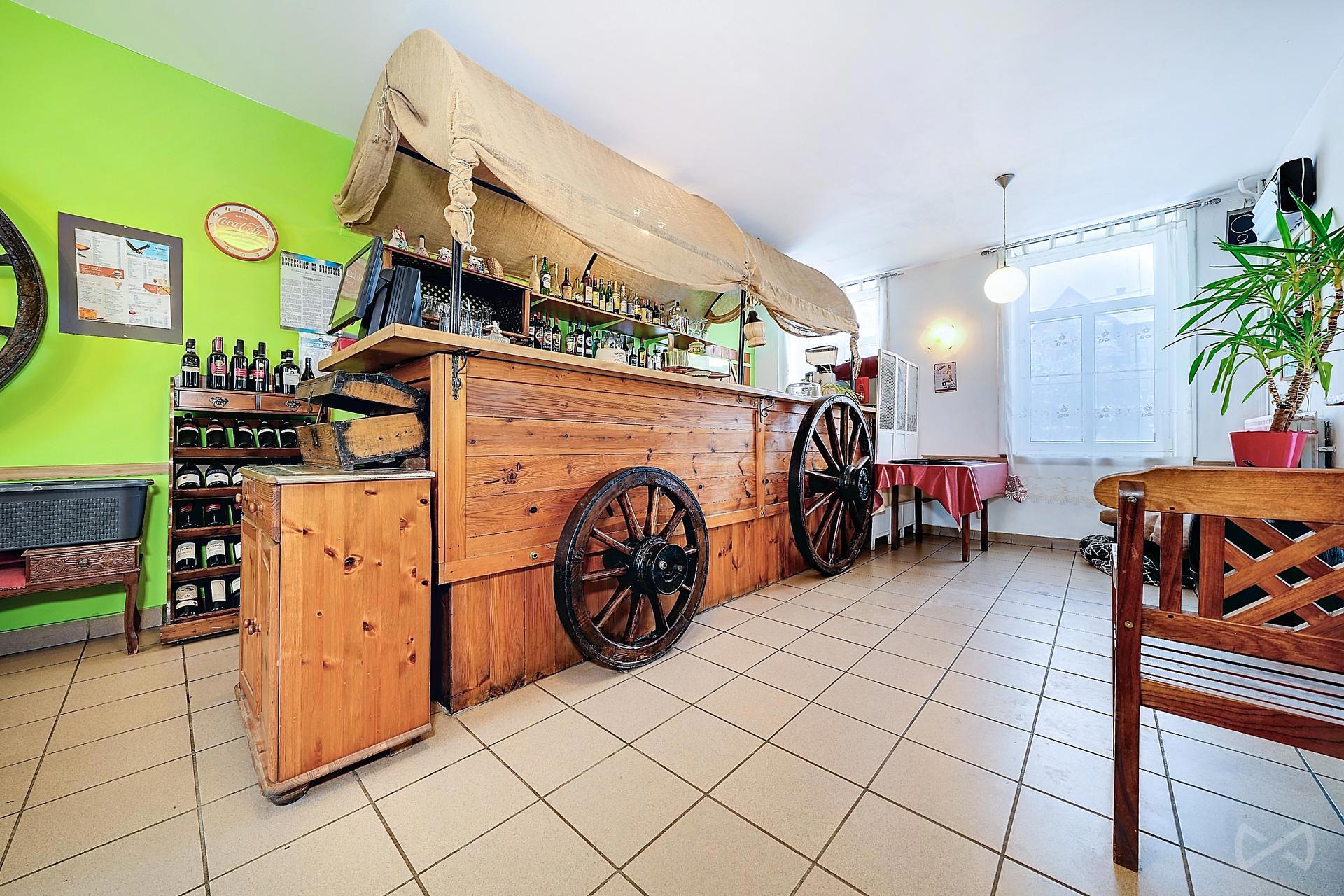 Foto 1 van 4 van Gebouw voor gemengd gebruik met vier slaapkamers in Villers-le-Gambon