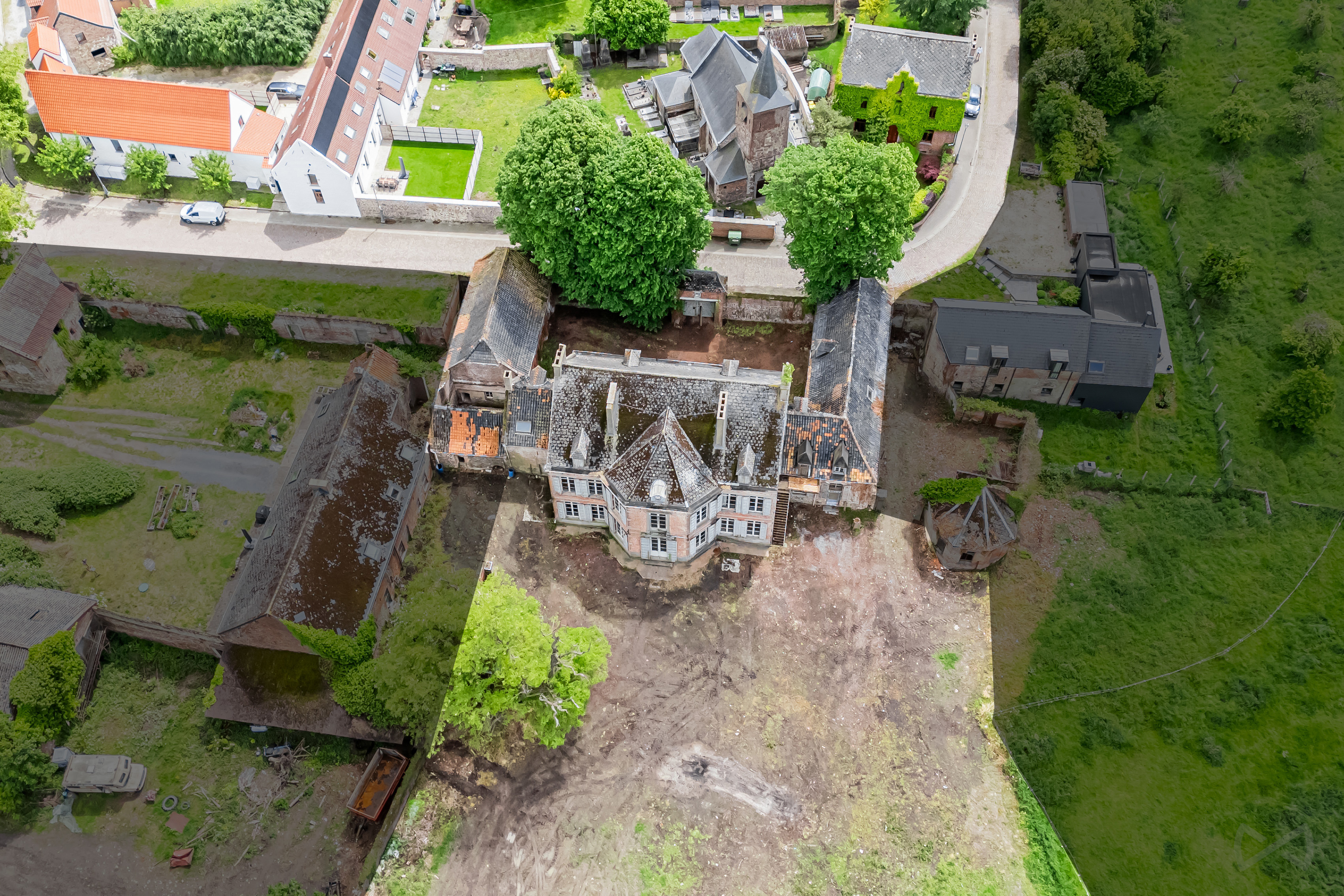 Picture 2 of 4 for Castle with ten bedrooms in Vellereille-le-sec