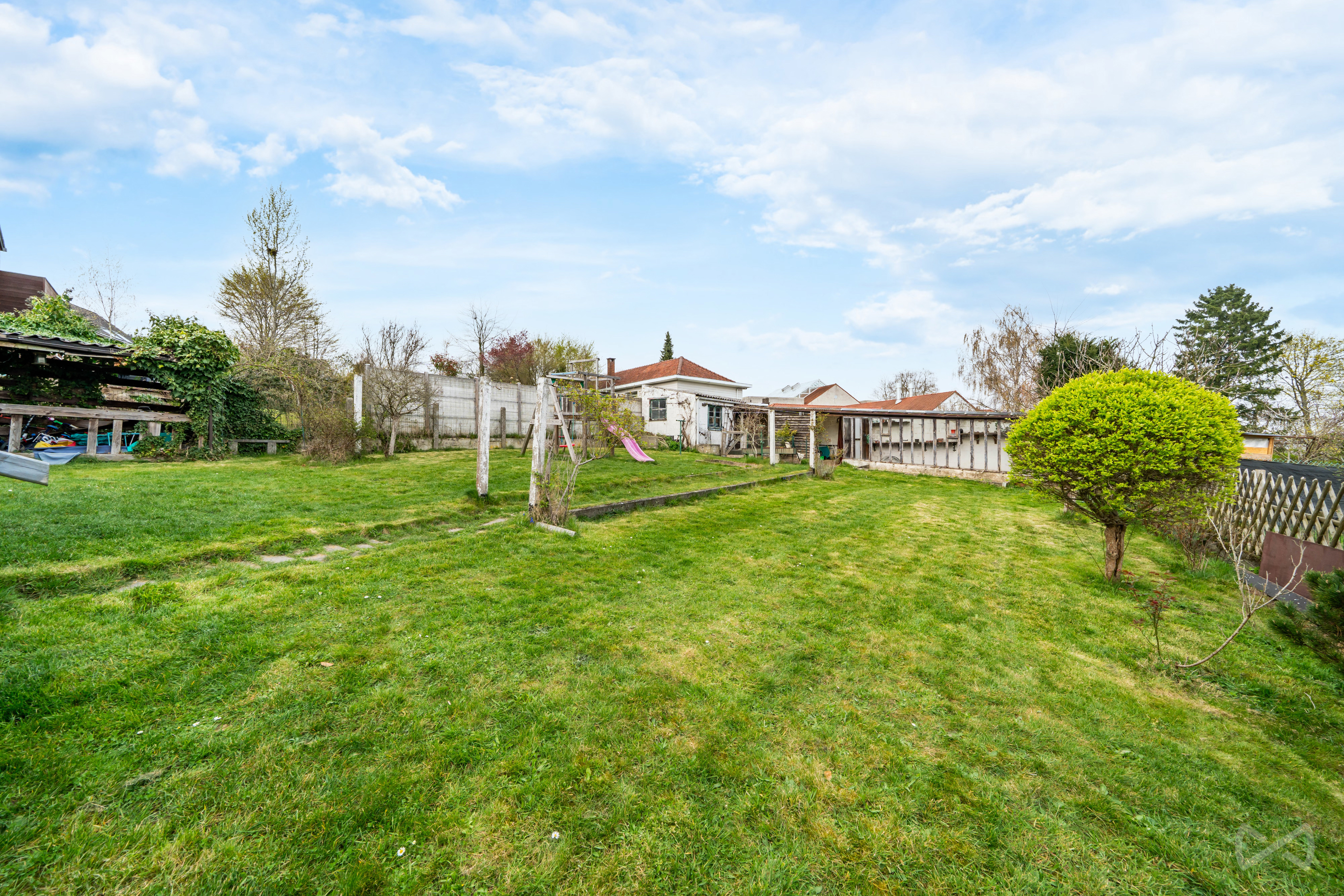Picture 2 of 4 for Villa with three bedrooms in Court-saint-Étienne