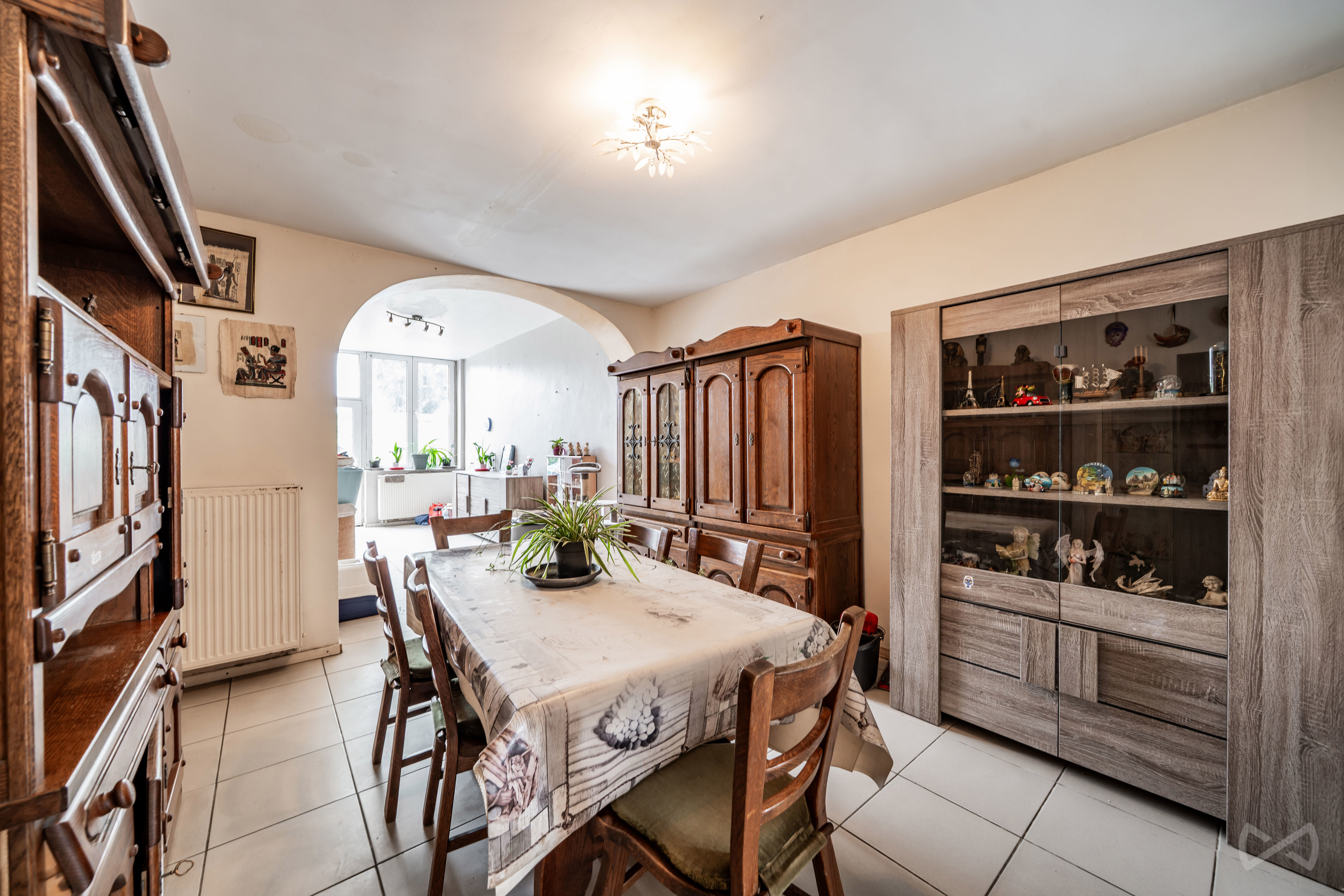 Photo 3 sur 3 pour Maison de deux chambres à Roux