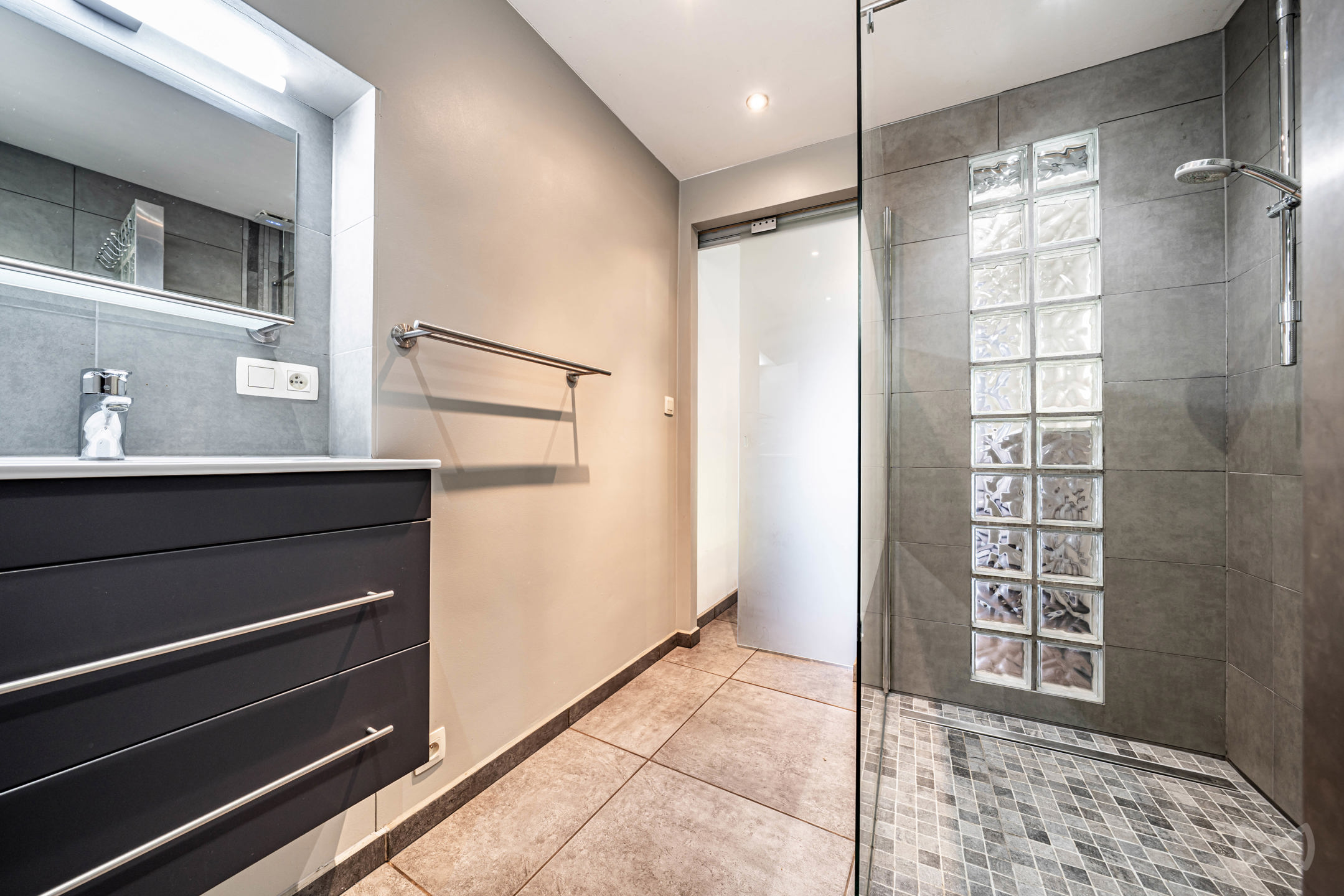 Photo 2 sur 4 pour Maison de quatre chambres à Beloeil