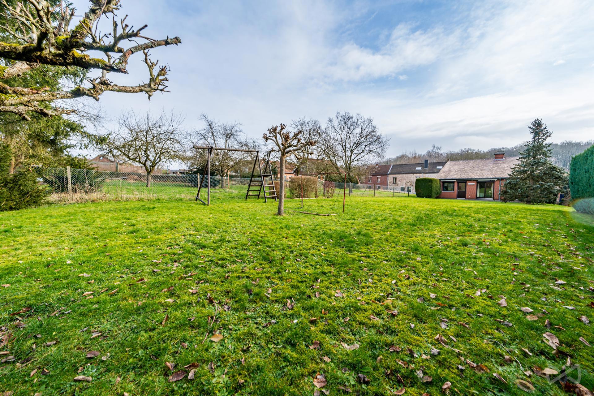 Picture 3 of 4 for Villa with five bedrooms in Mont-sur-marchienne
