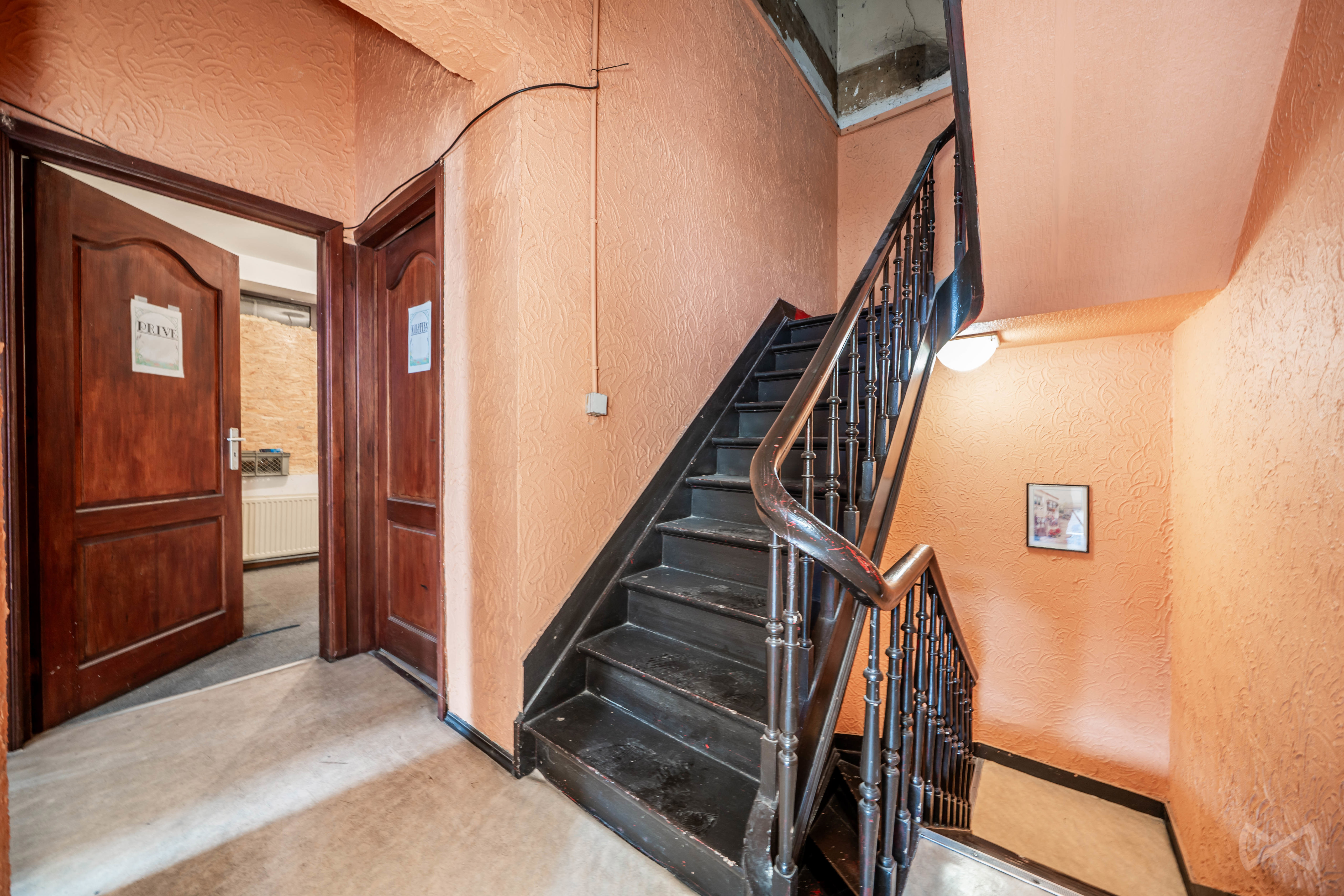 Photo 2 sur 4 pour Immeuble mixte de deux chambres à Marchienne-au-Pont
