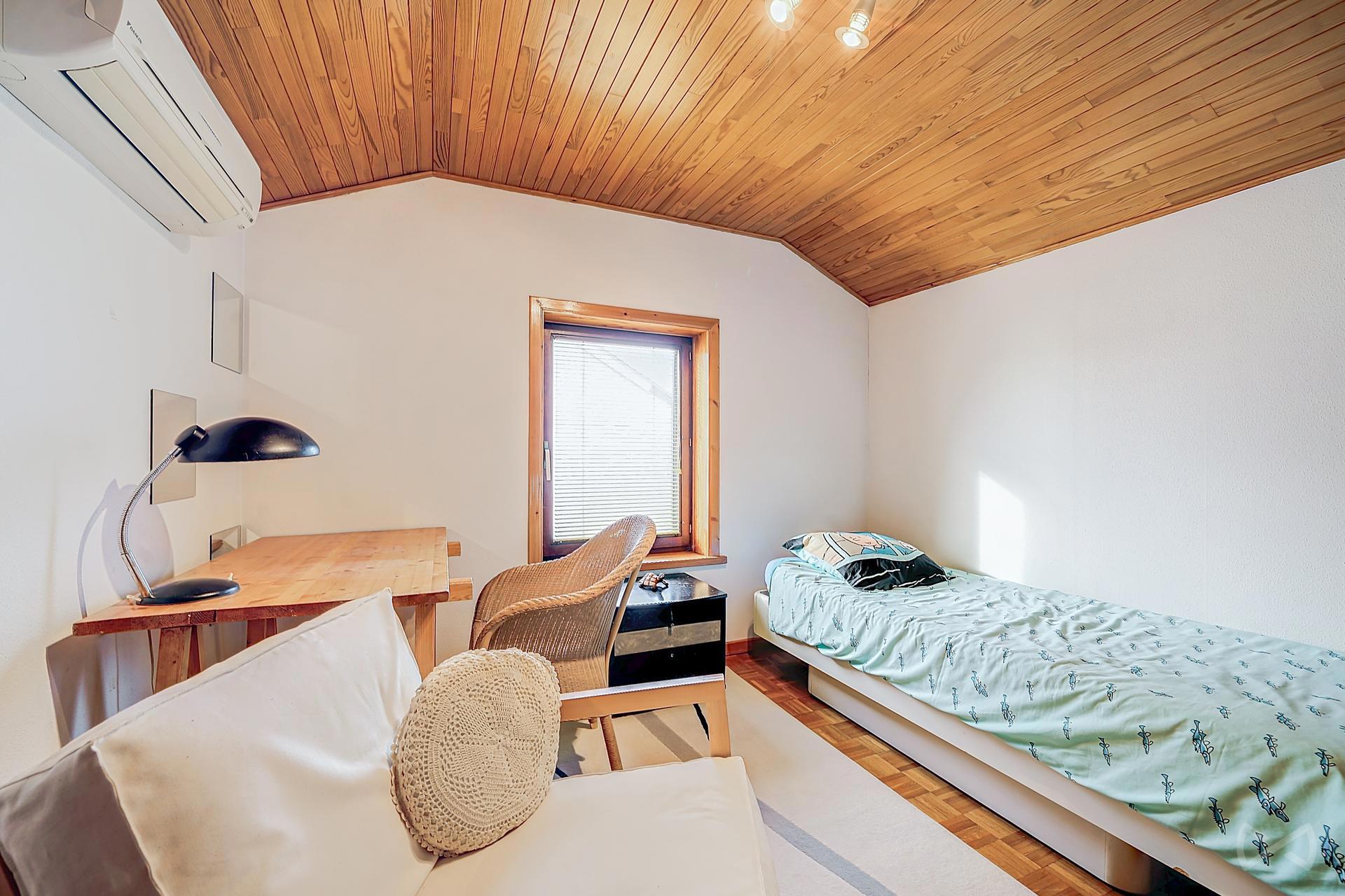 Picture 1 of 4 for Villa with five bedrooms in Mont-sur-marchienne