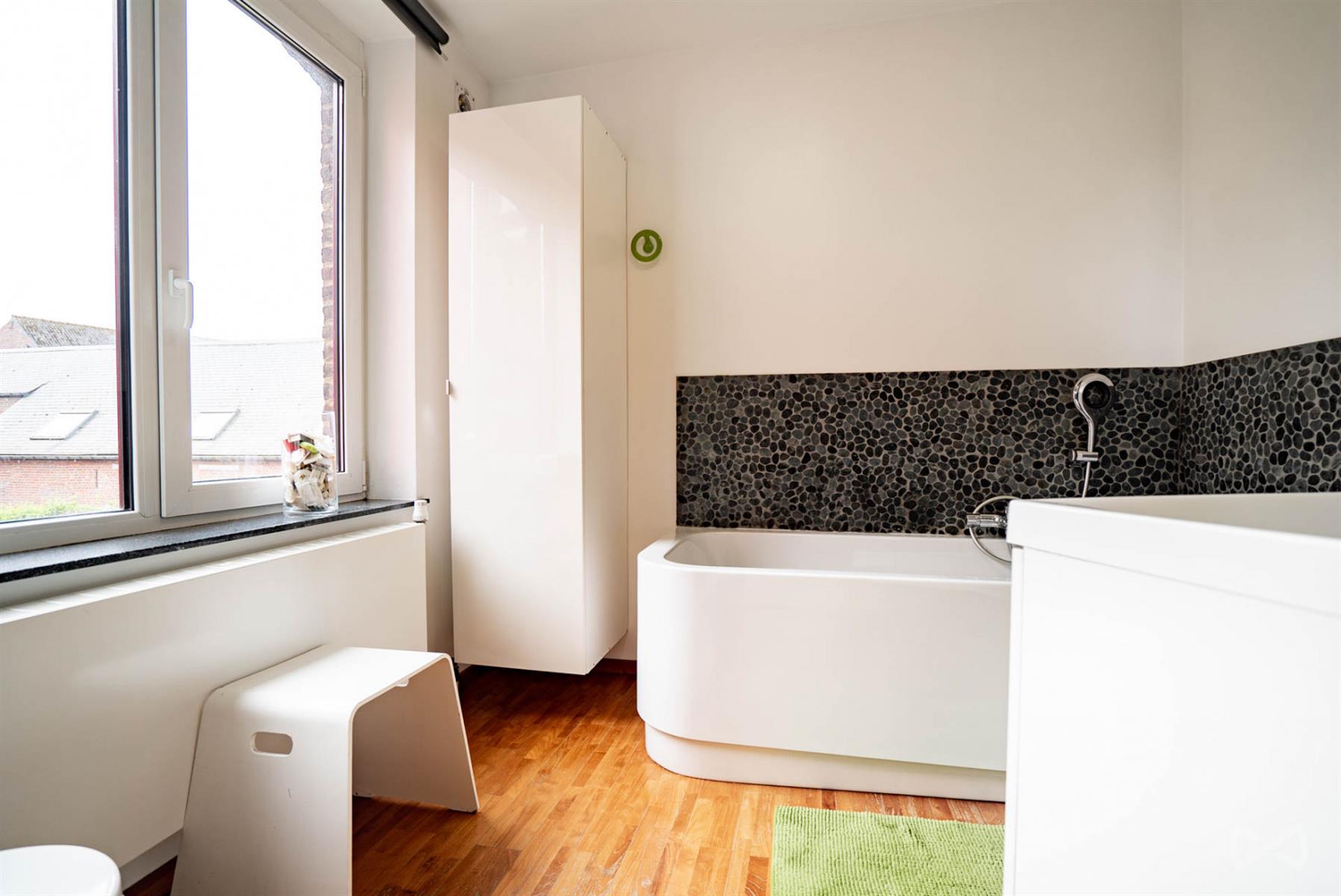 Photo 3 sur 4 pour Maison de quatre chambres à Mons