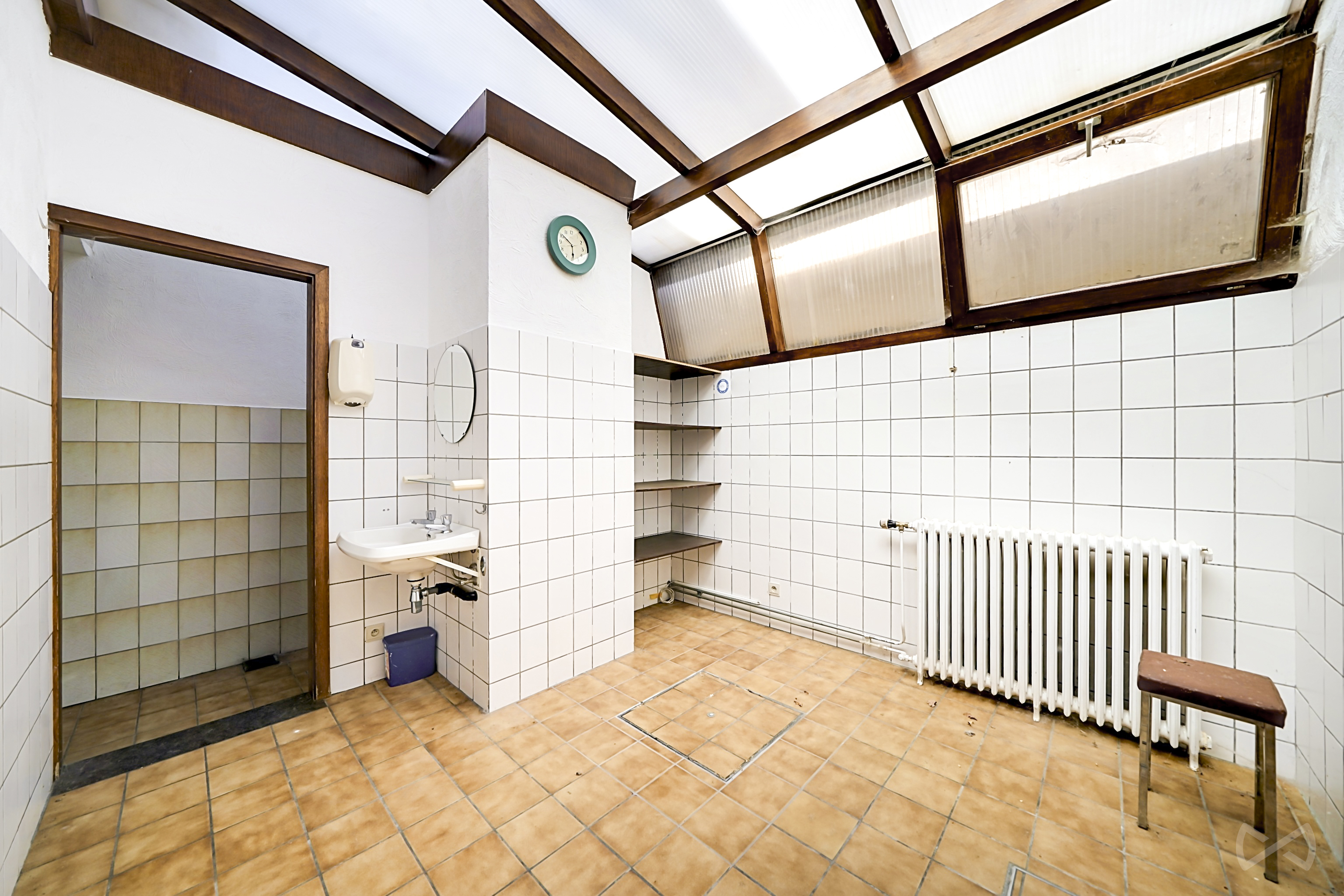 Foto 1 van 4 van Gebouw voor gemengd gebruik met vier slaapkamers in Eghezee