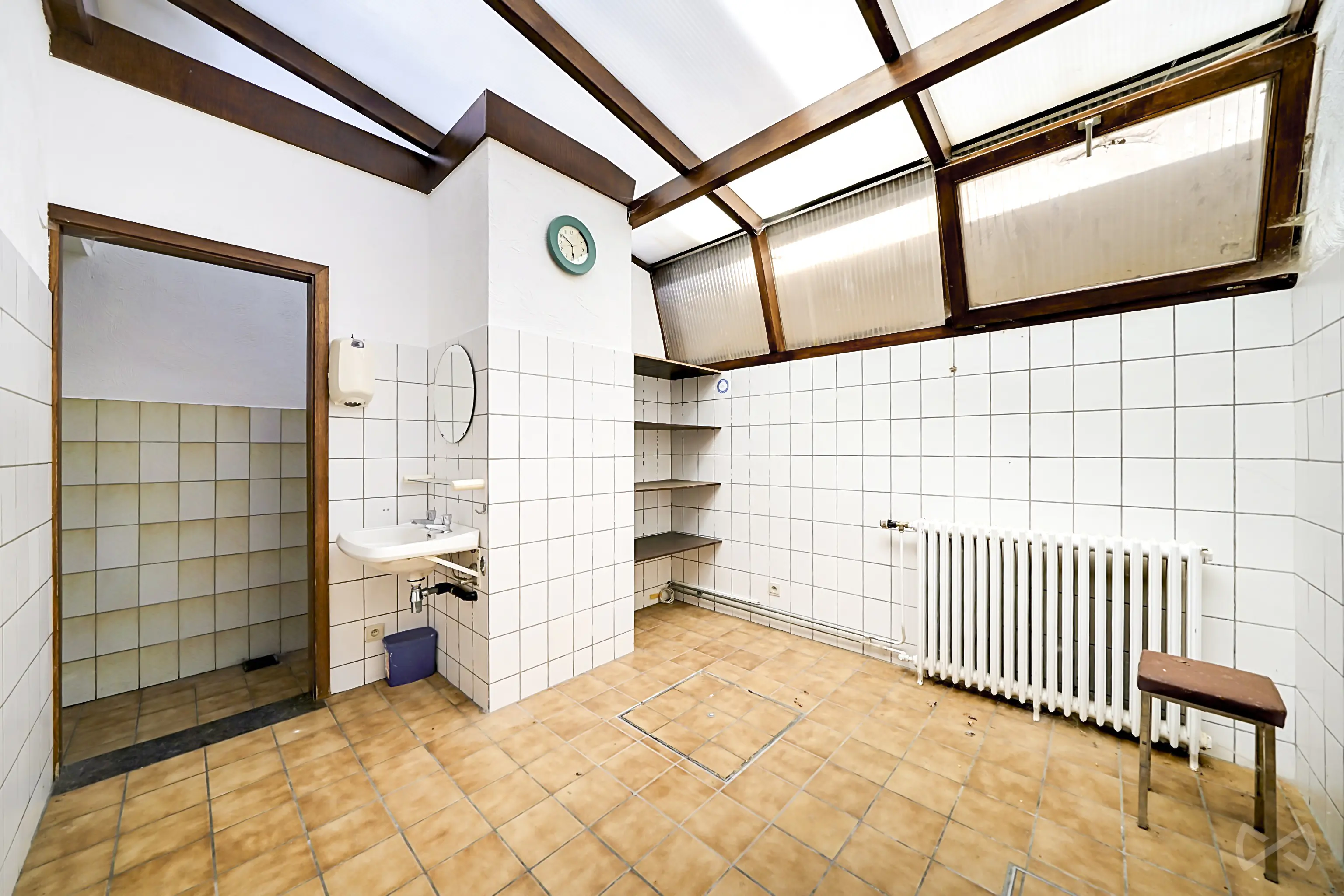 Foto 1 van 4 van Gebouw voor gemengd gebruik met vier slaapkamers in Eghezee