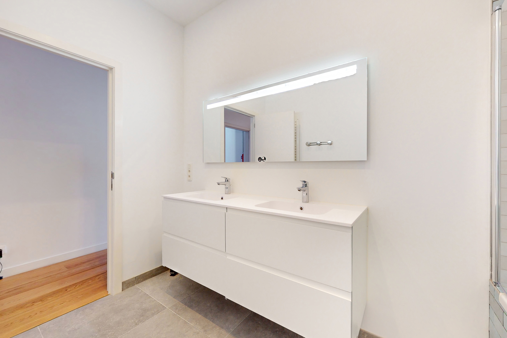 Picture 1 of 1 for Flat with five bedrooms in Schaerbeek
