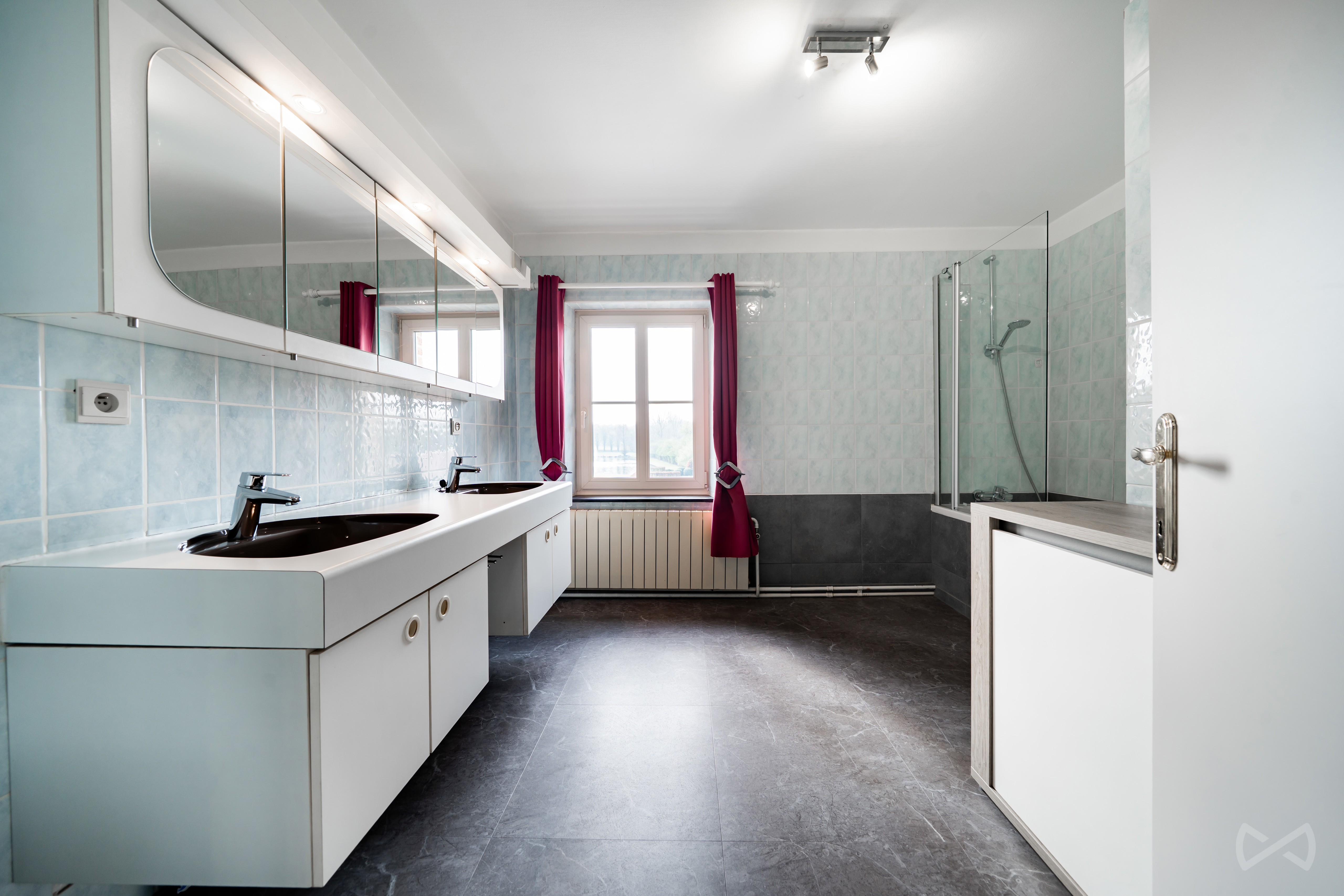 Picture 1 of 4 for Villa with six bedrooms in Jodoigne