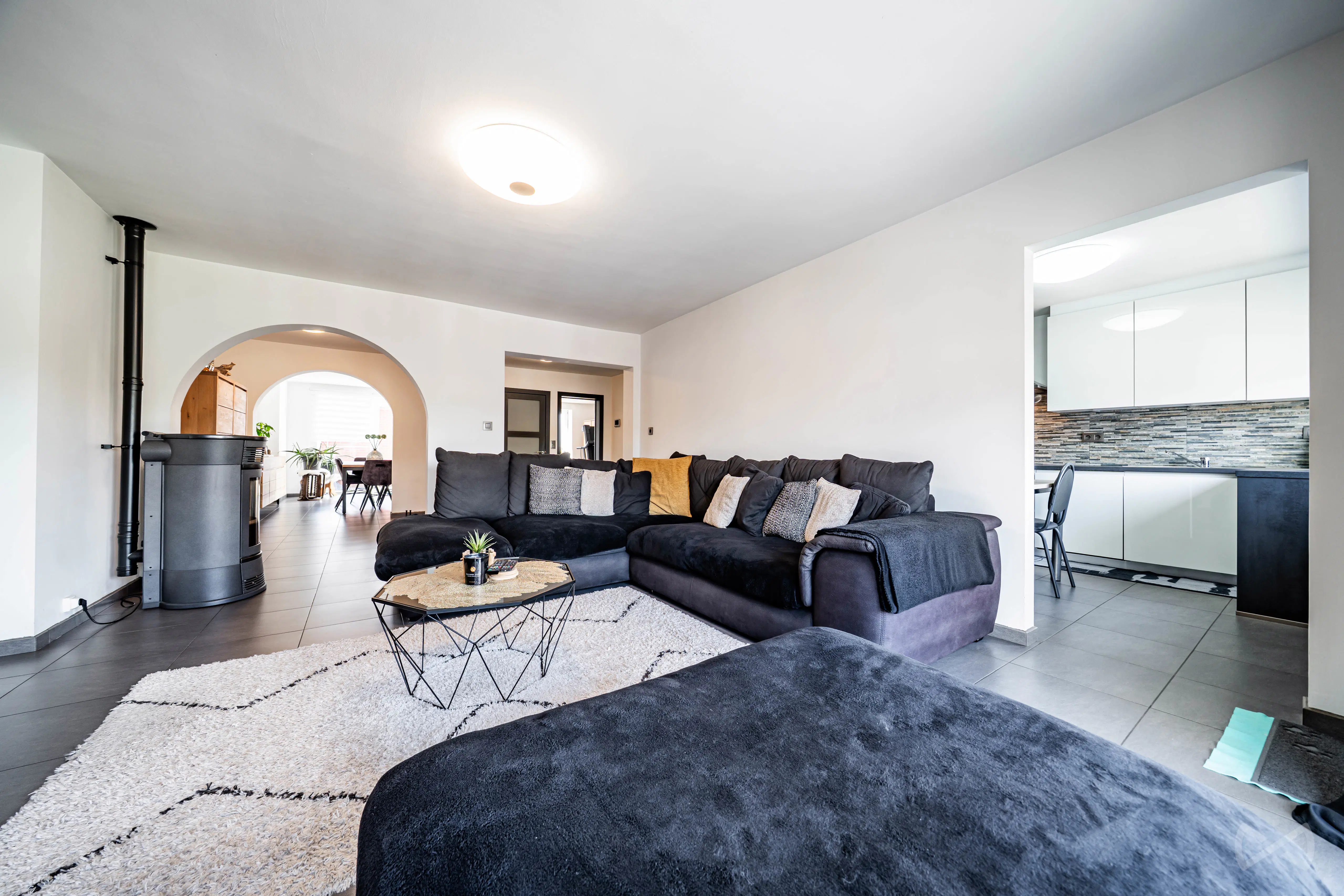 Photo 3 sur 4 pour Immeuble mixte de cinq chambres à Tertre
