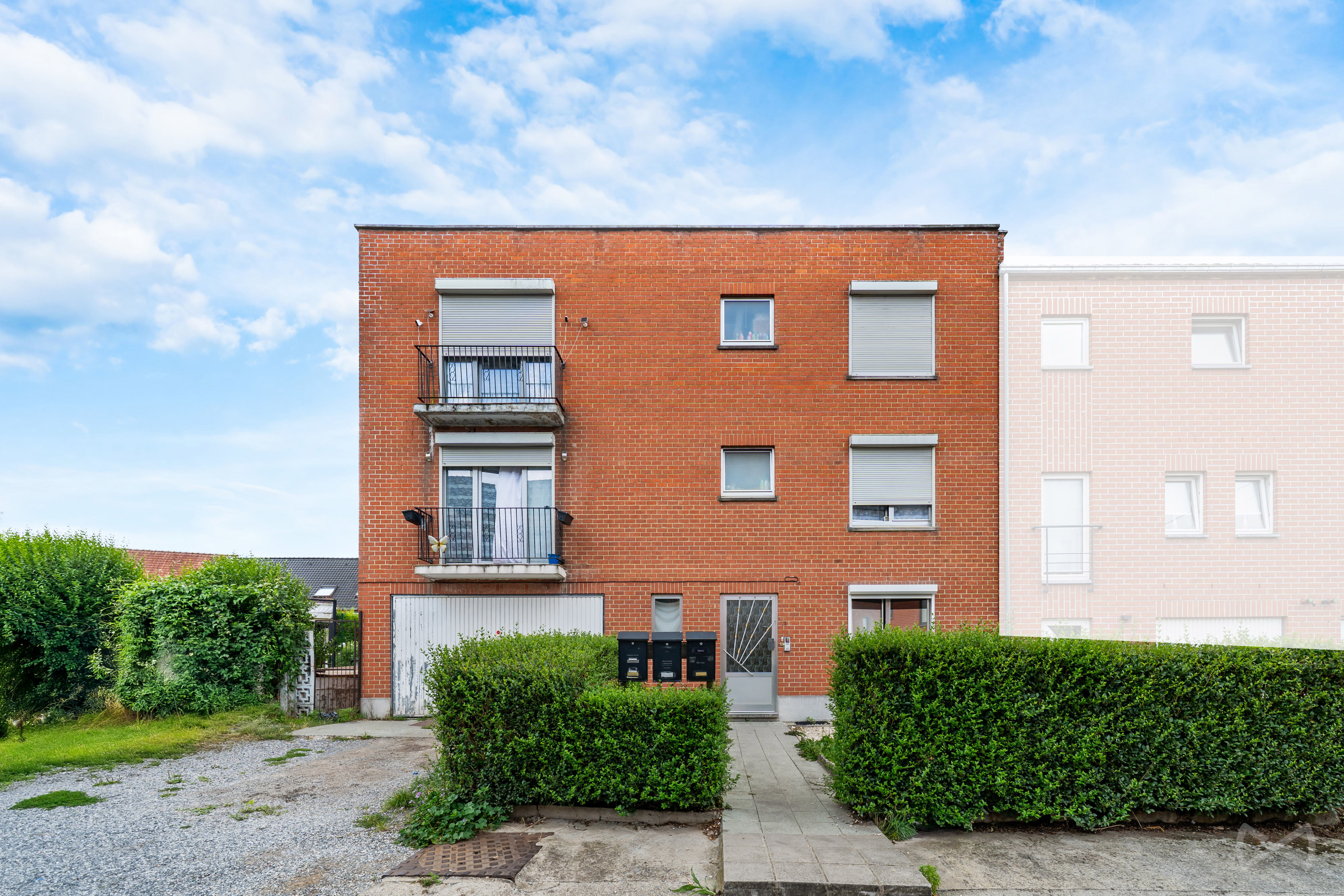 Picture 1 of 5 for Apartment block with five bedrooms in Marcinelle