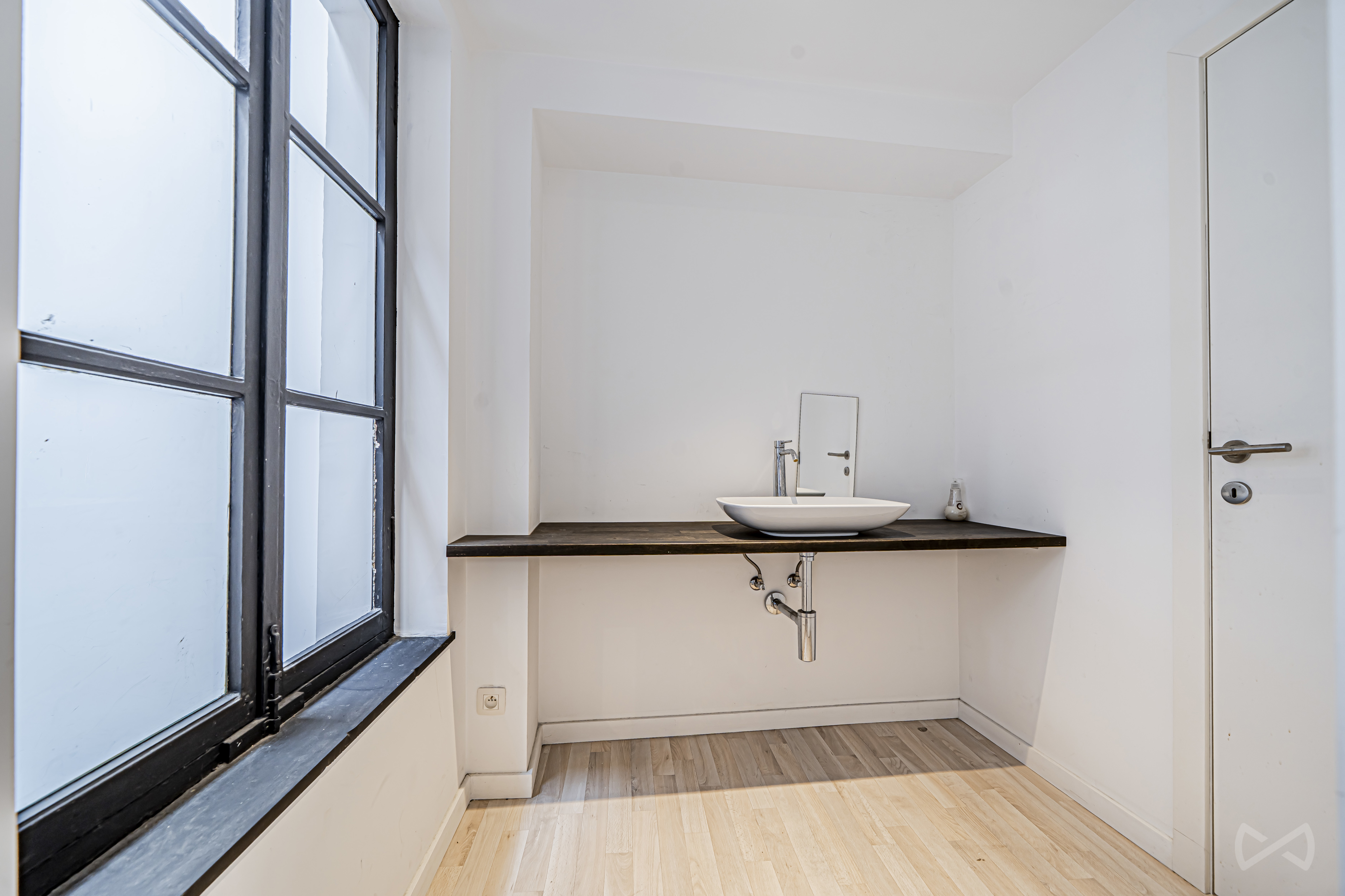 Photo 2 sur 4 pour Immeuble commercial à Mons