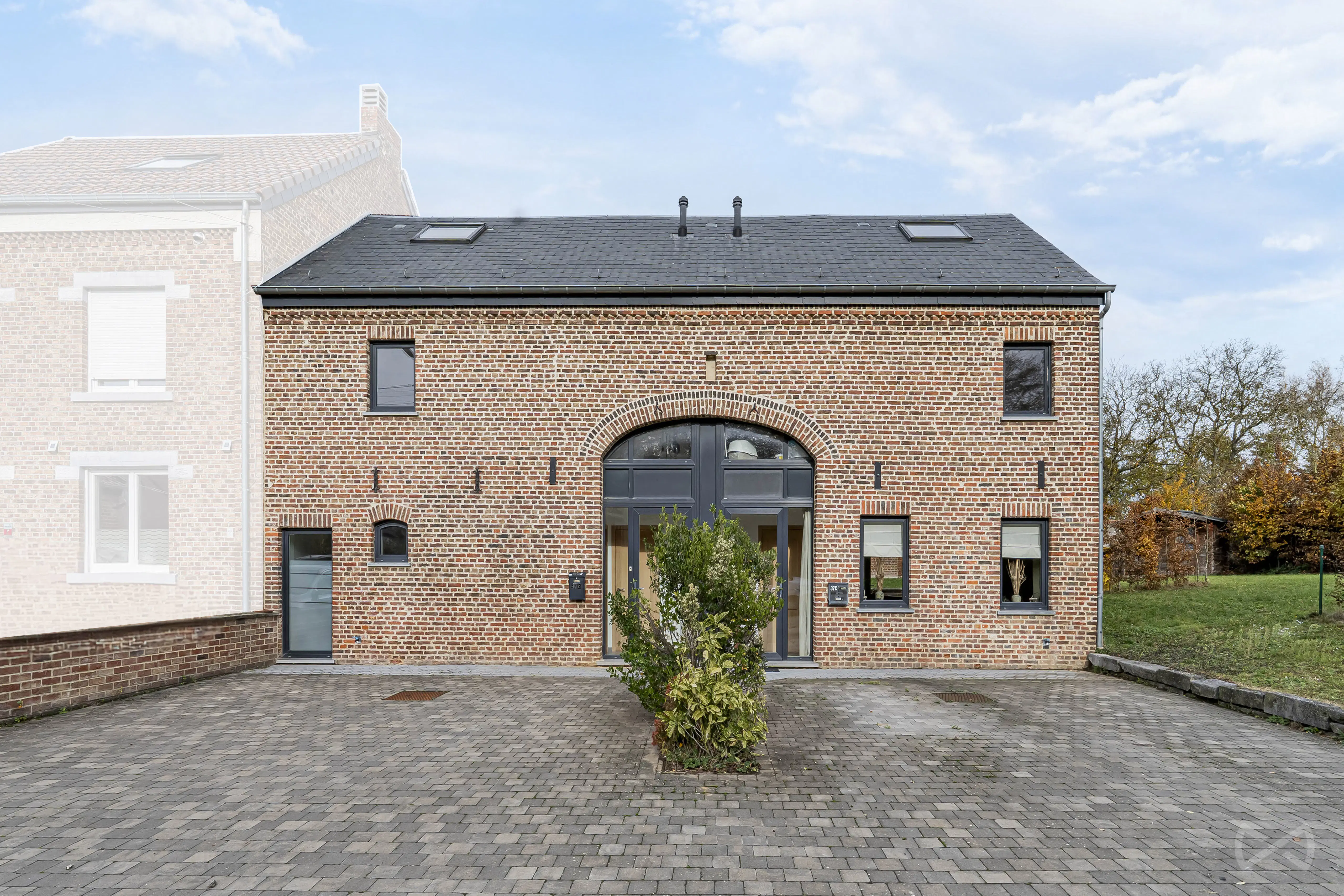 Photo 2 sur 3 pour Maison de six chambres à Avin