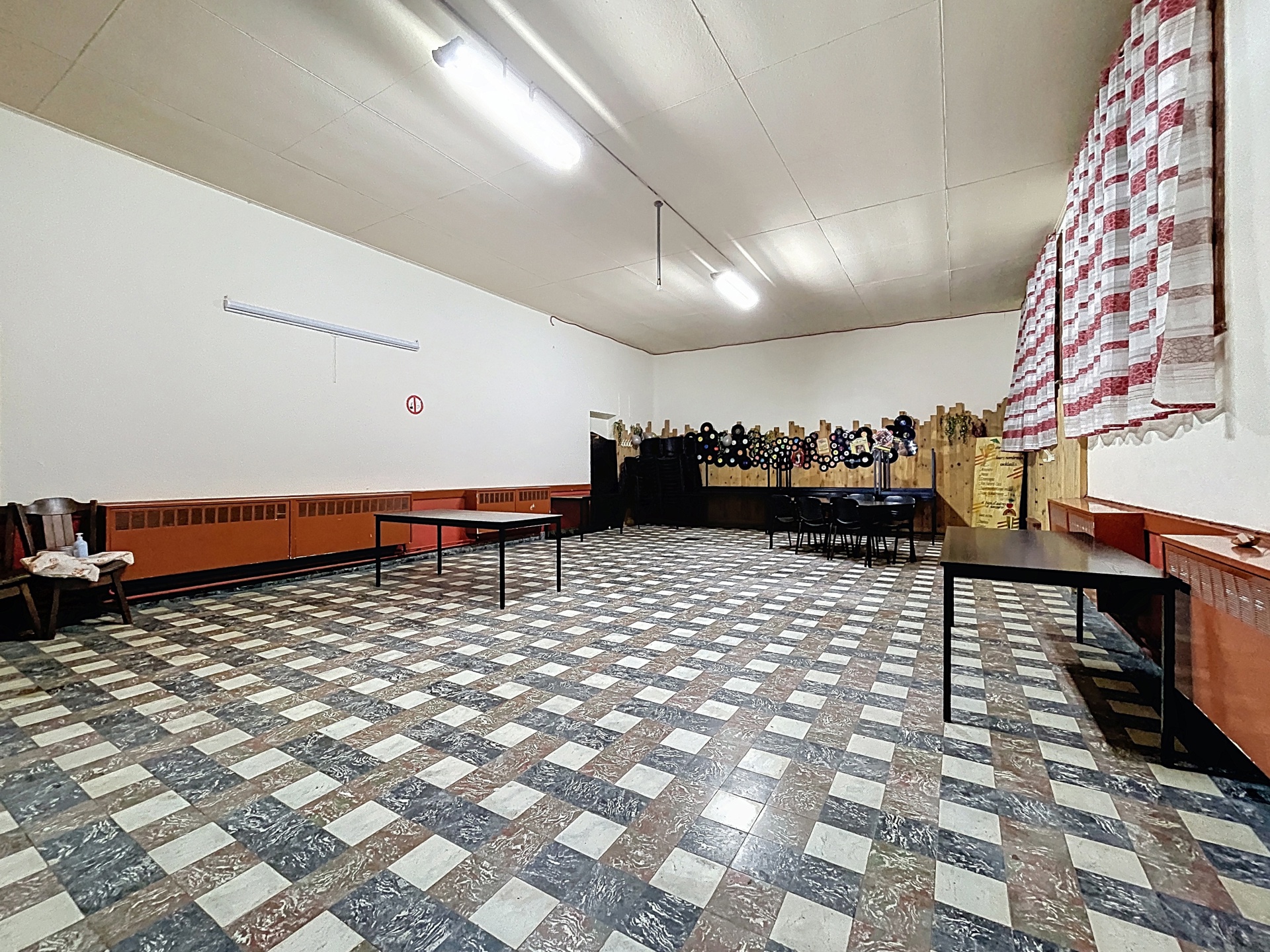 Foto 1 van 4 van Gebouw voor gemengd gebruik met twee slaapkamers in Péruwelz