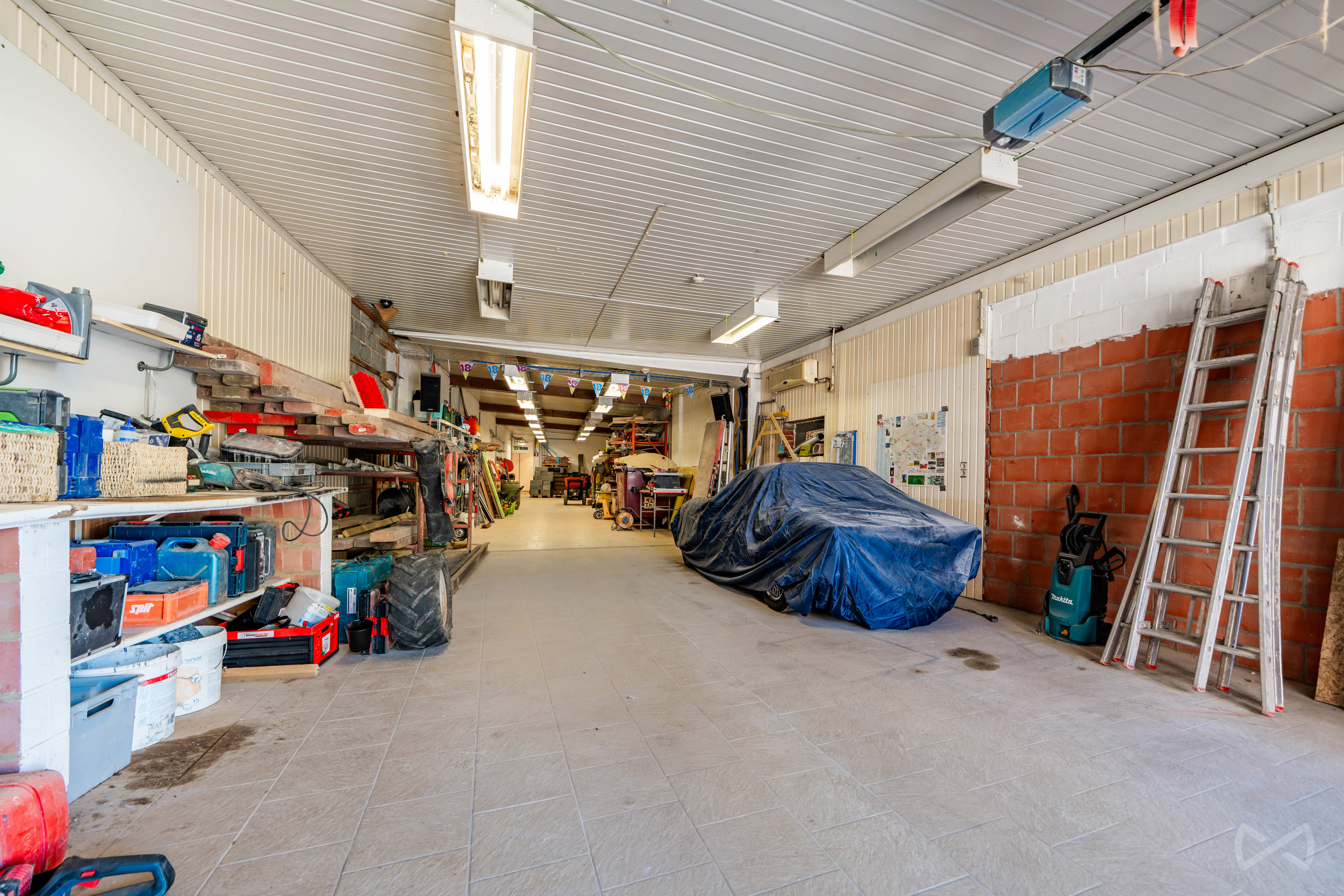 Picture 3 of 3 for Garage in Maffle