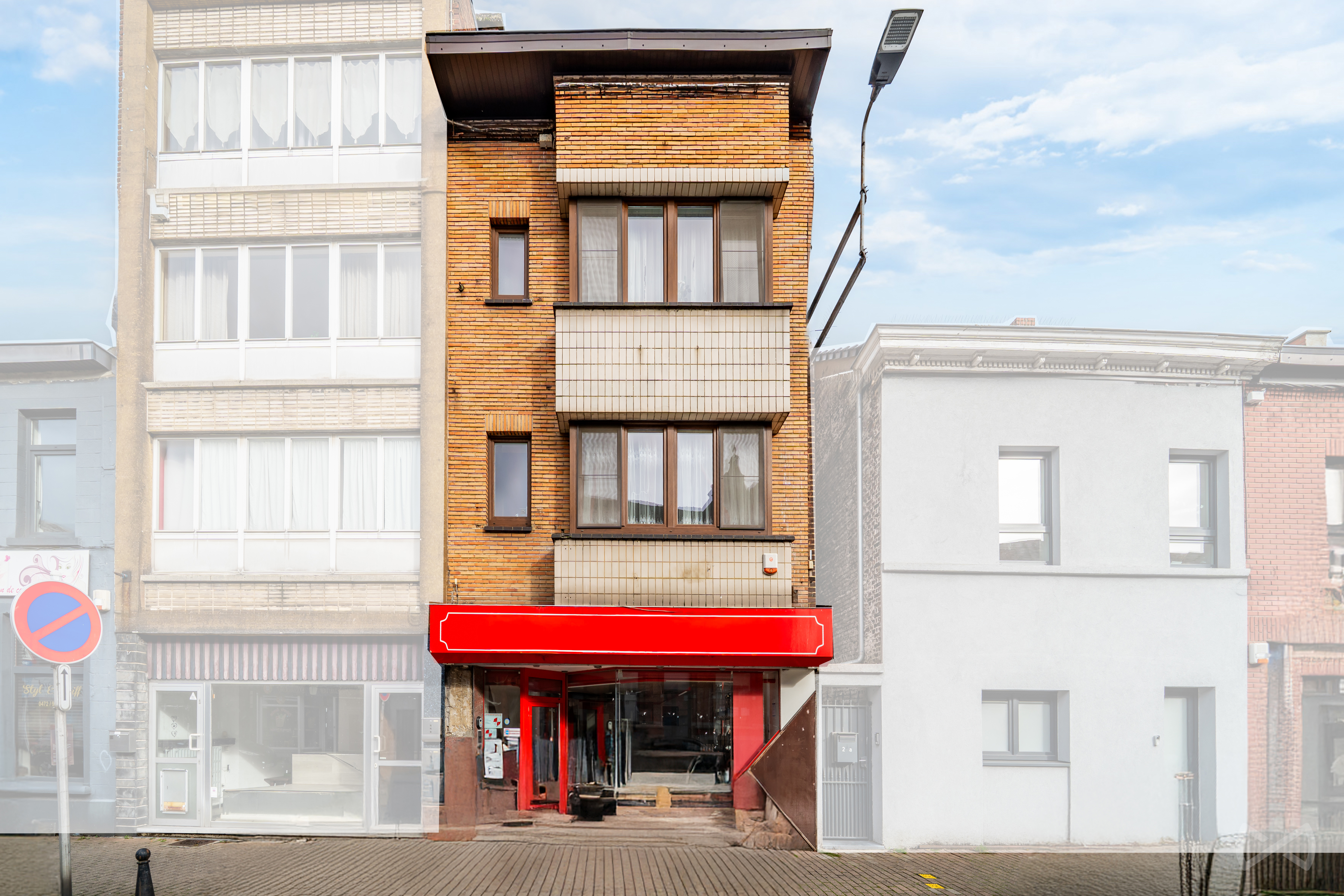 Photo 2 sur 3 pour Immeuble mixte de quatre chambres à Jumet