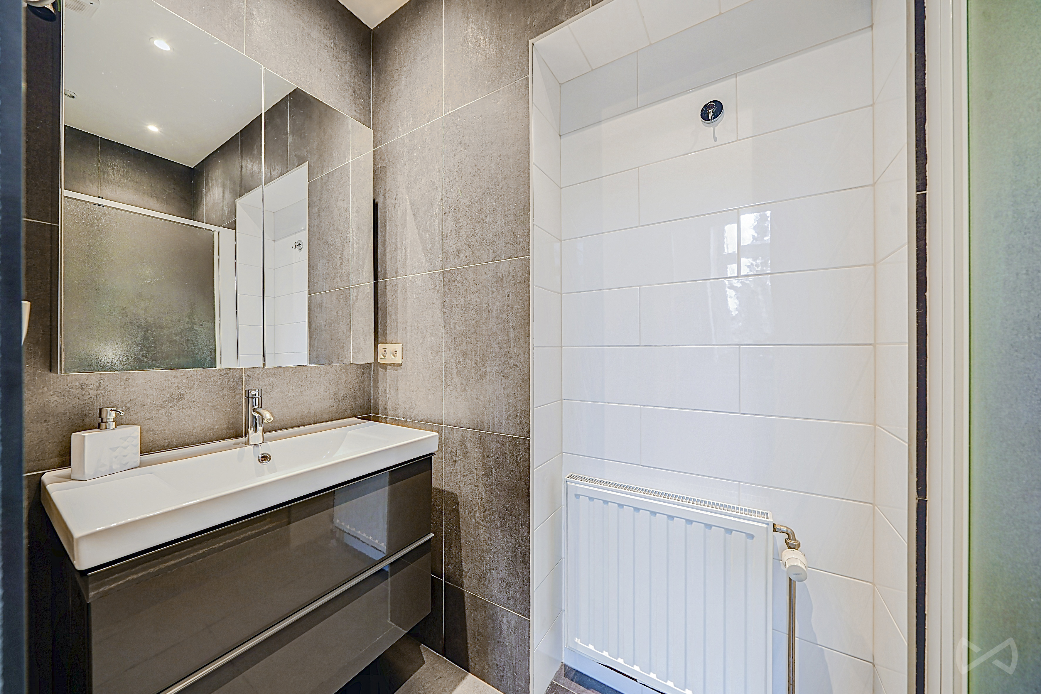 Picture 1 of 4 for Apartment block with four bedrooms in Uccle