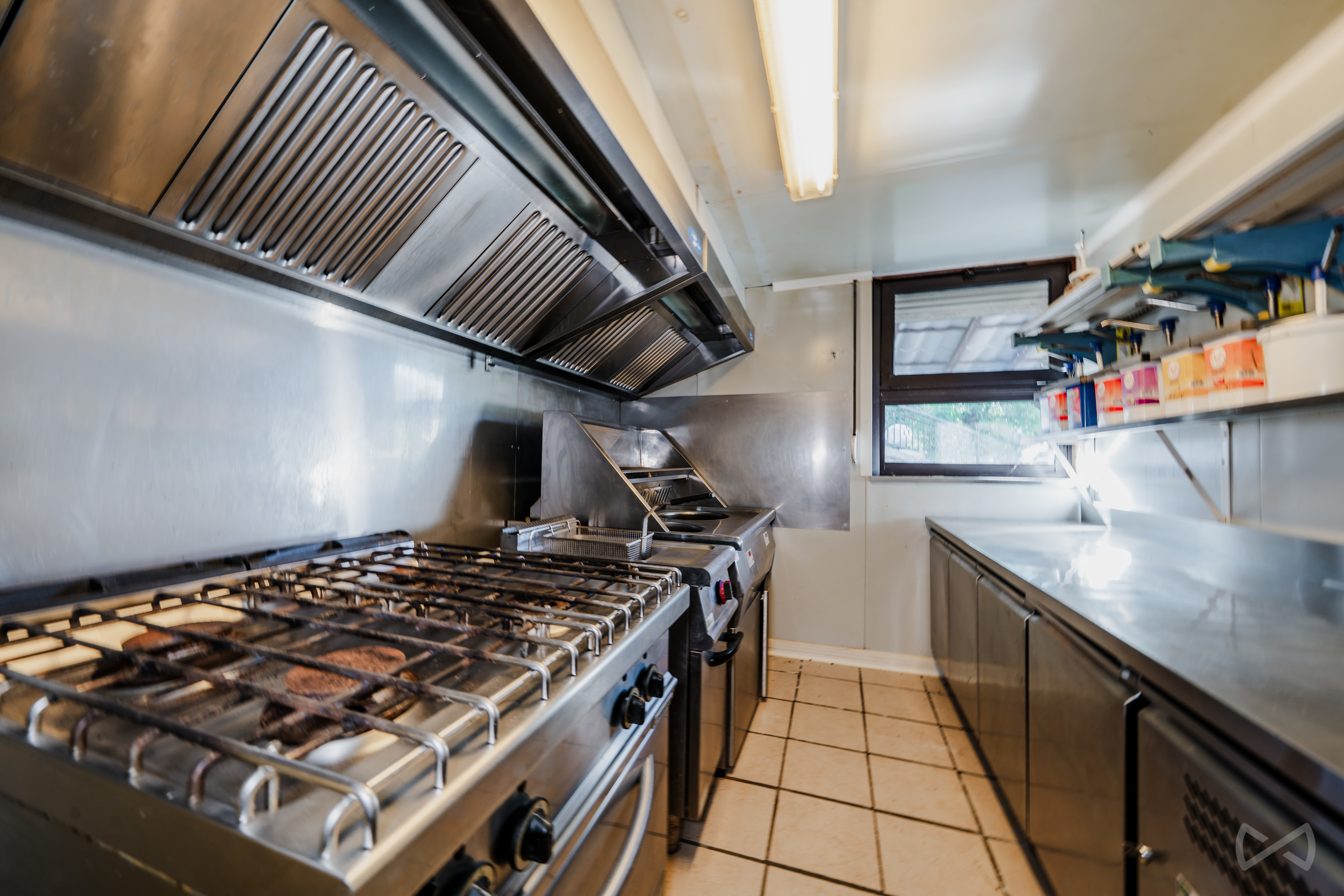 Photo 3 sur 4 pour Immeuble mixte de 15 chambres à Trelon