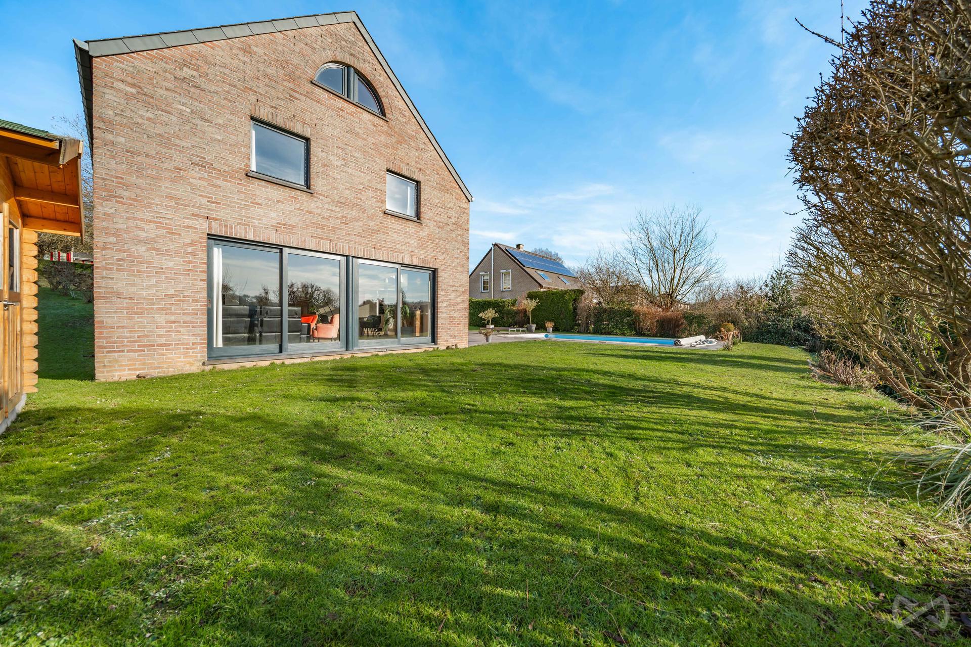 Foto 1 van 4 van Villa met vier slaapkamers in Embourg