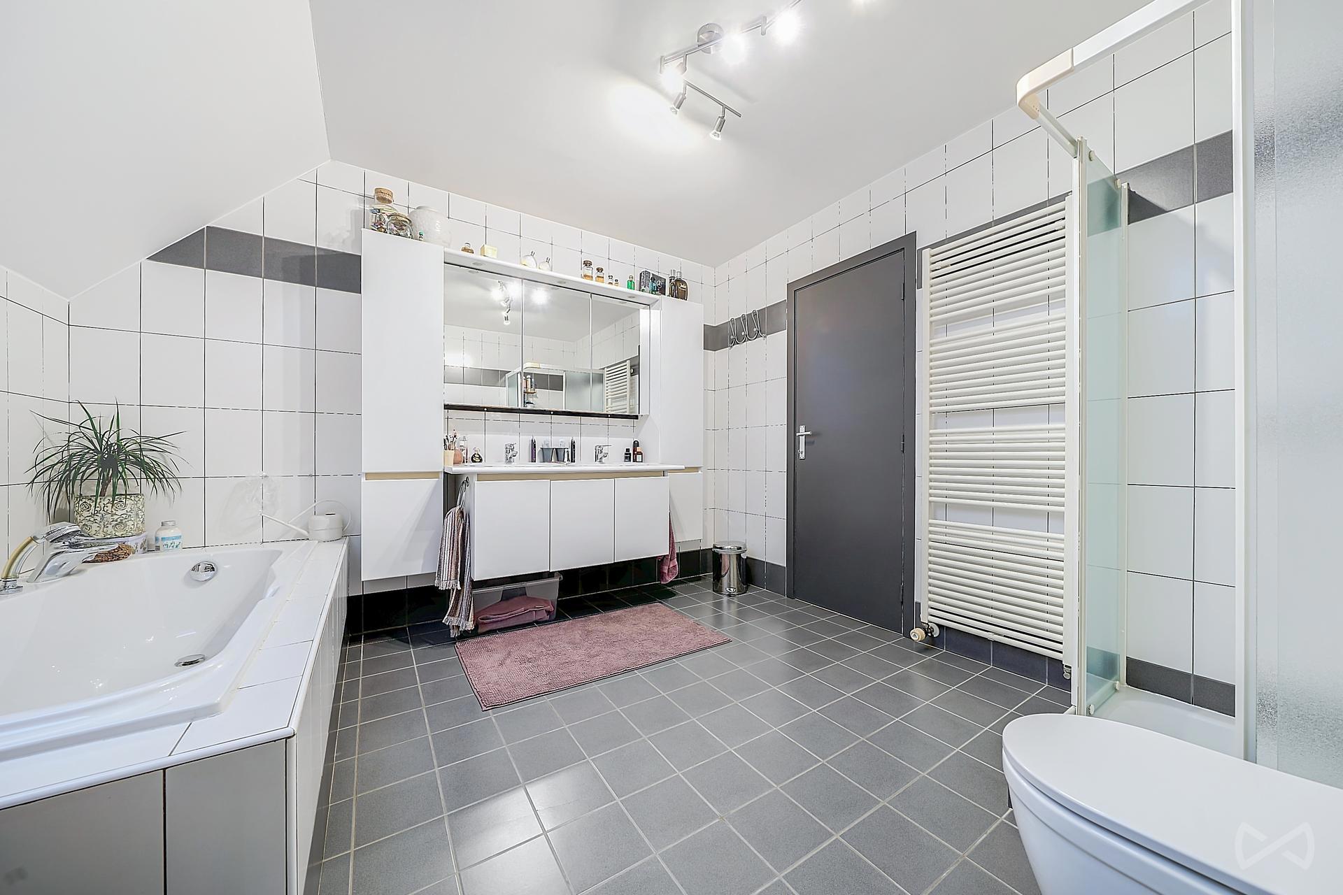 Picture 2 of 4 for House with five bedrooms in Ham-sur-heure-nalinnes