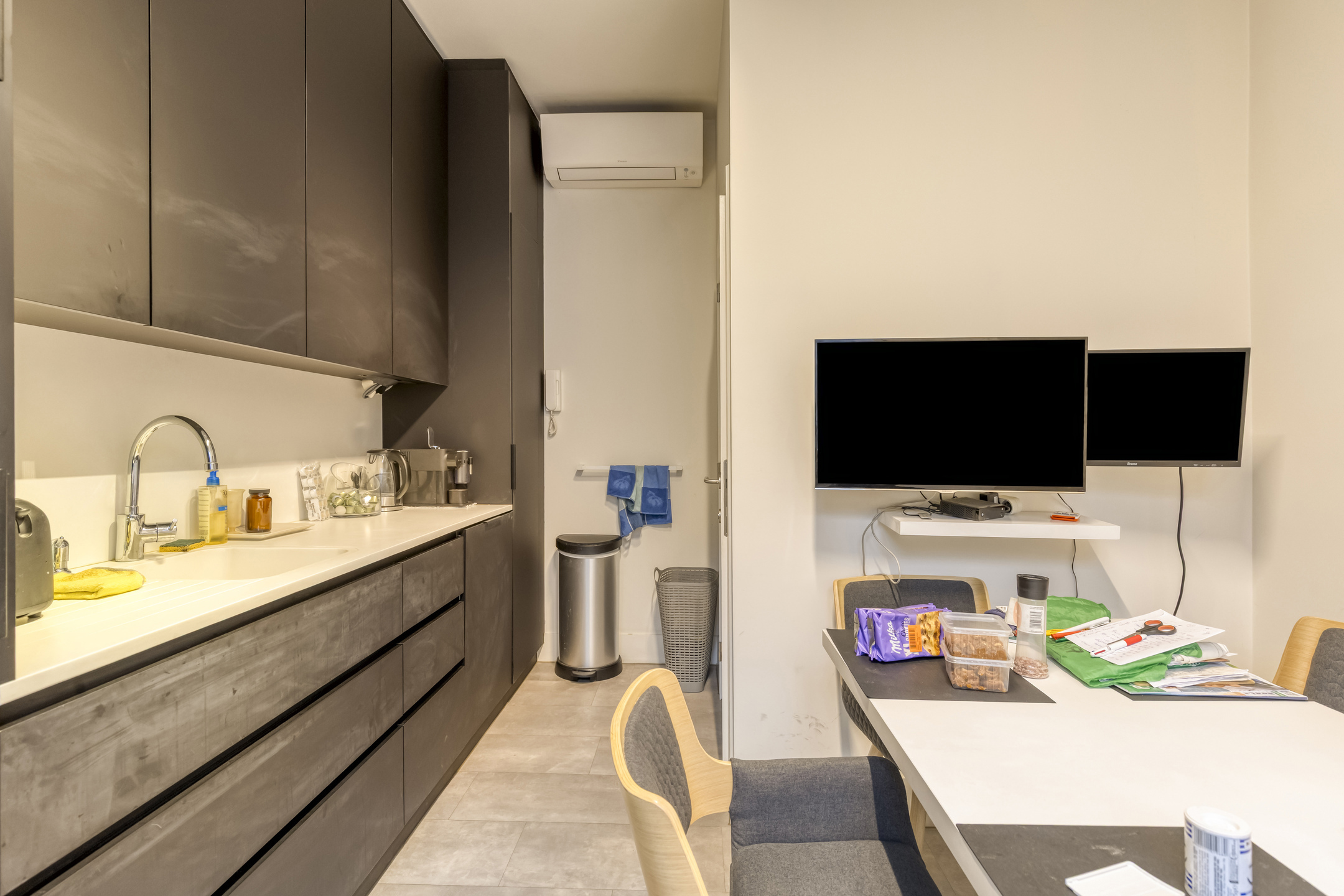 Picture 1 of 4 for Apartment block with five bedrooms in Anderlecht