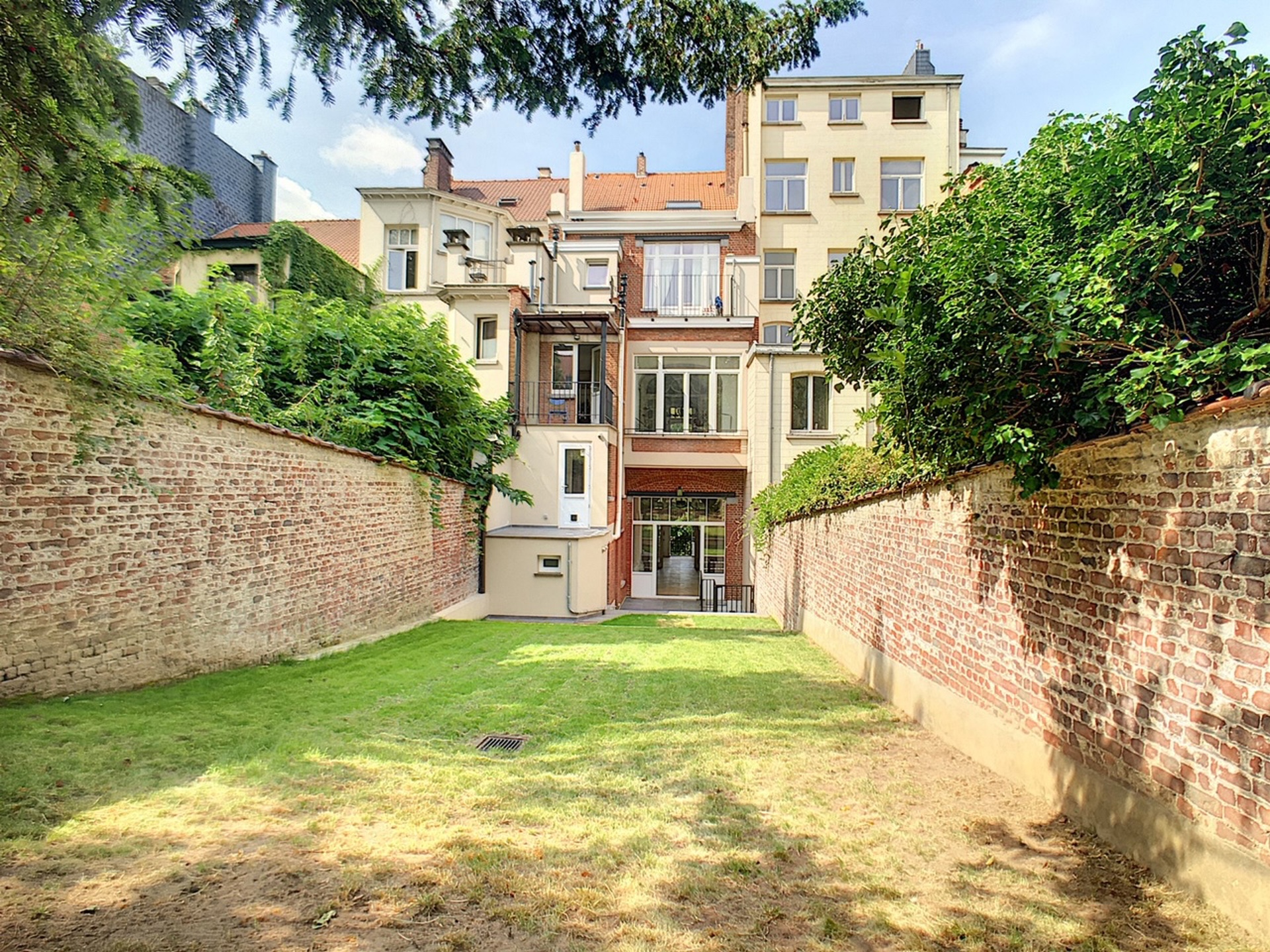 Picture 1 of 2 for Ground floor with one bedroom in Ixelles