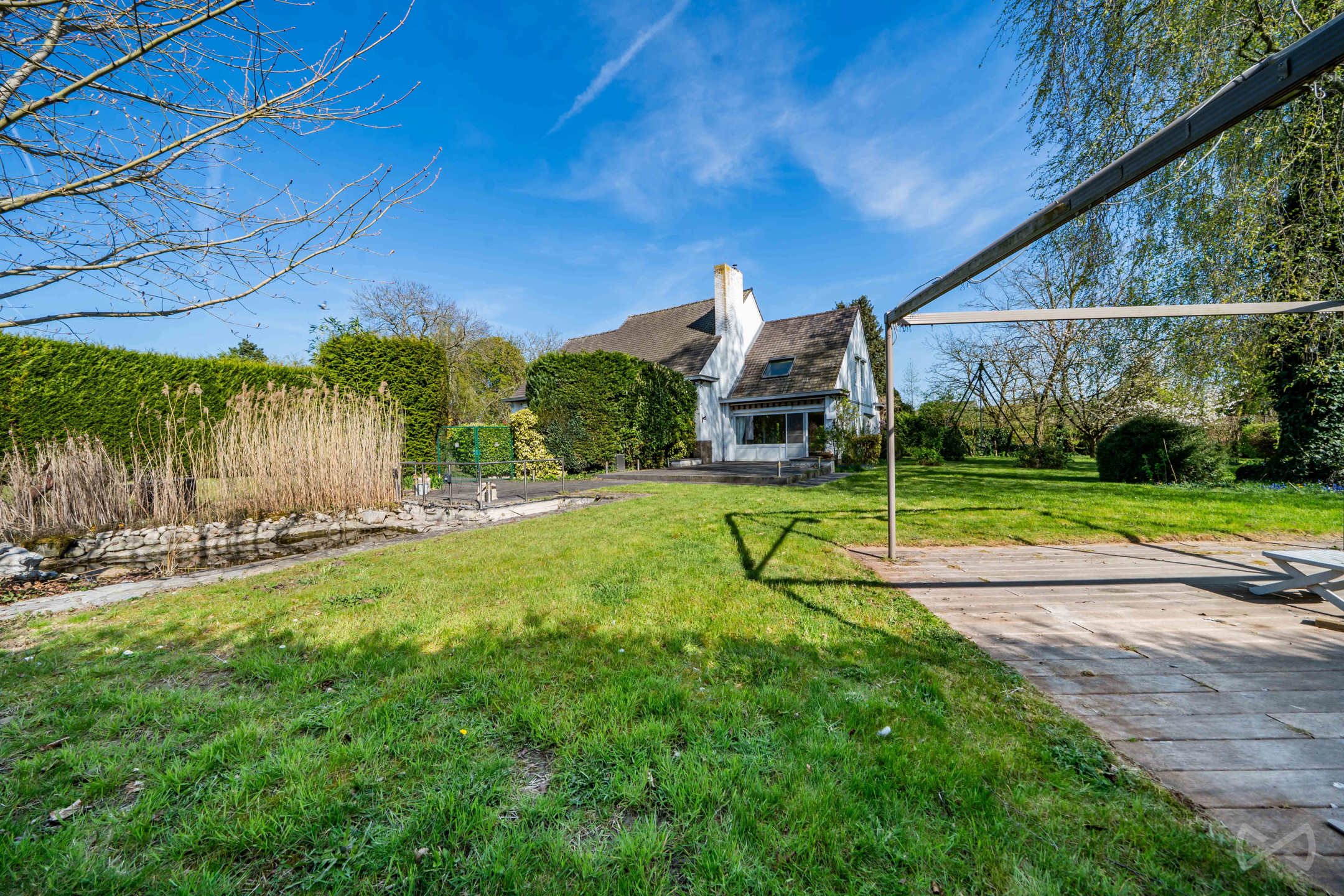 Foto 2 van 4 van Villa met zes slaapkamers in Baudour