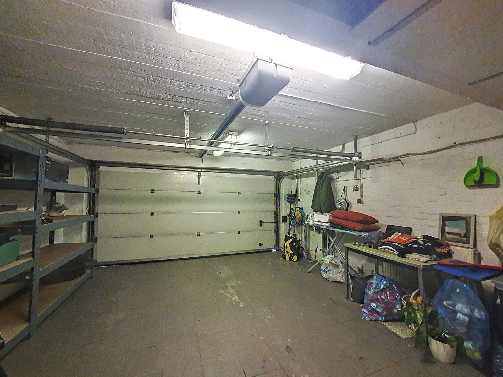 Photo 3 sur 4 pour Immeuble à appartements de six chambres à Brussel