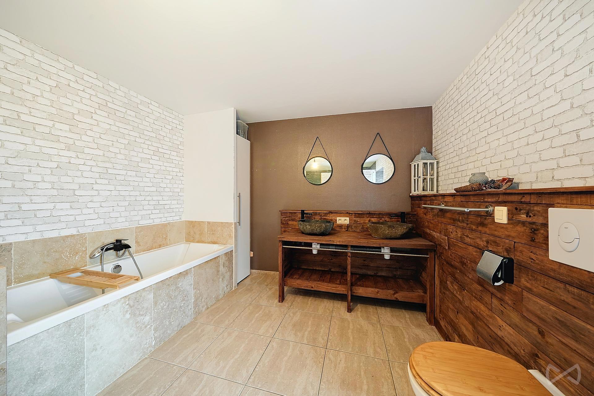Picture 2 of 4 for House with six bedrooms in Florennes