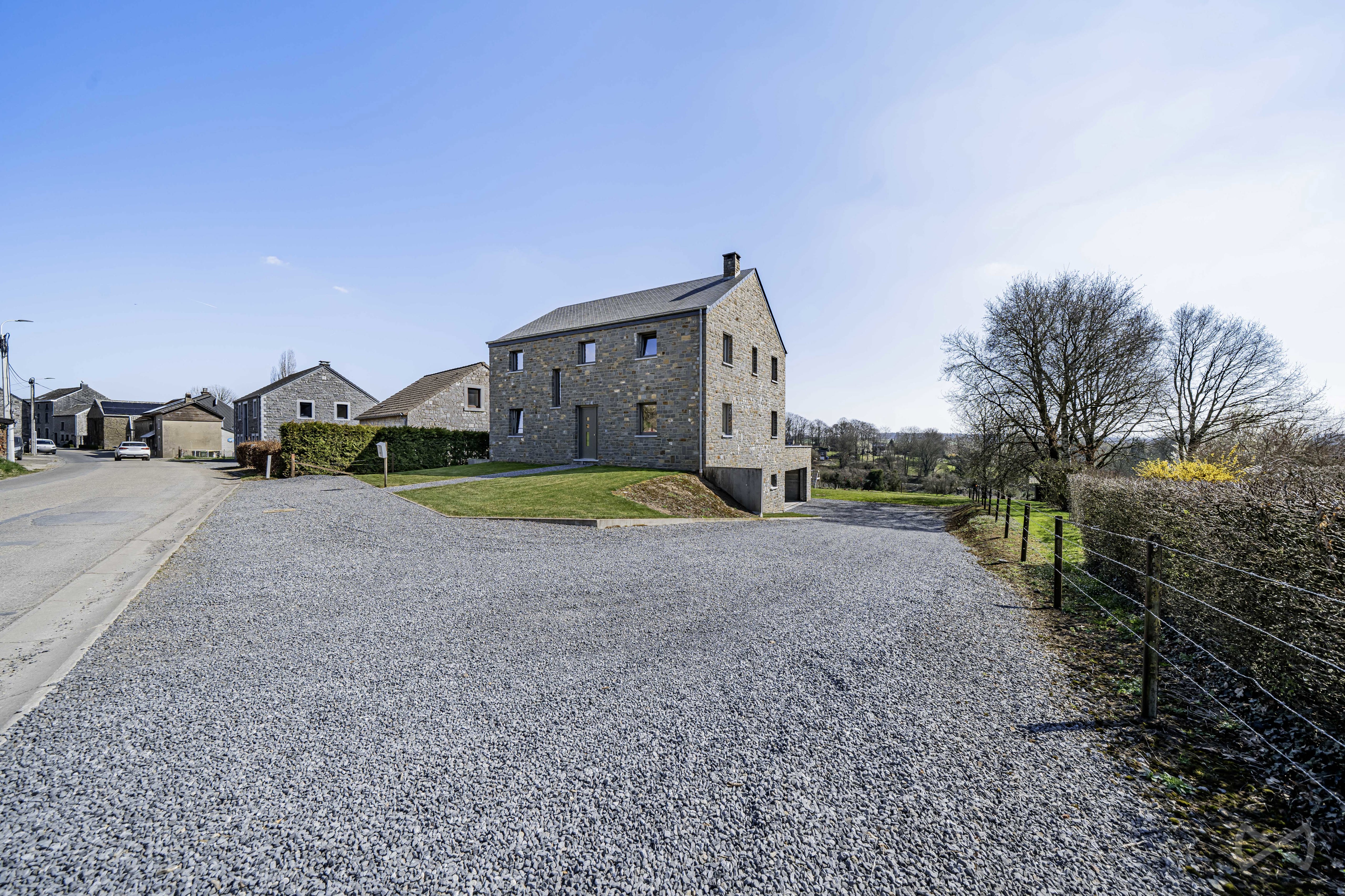 Photo 1 sur 4 pour Maison de quatre chambres à Ouffet