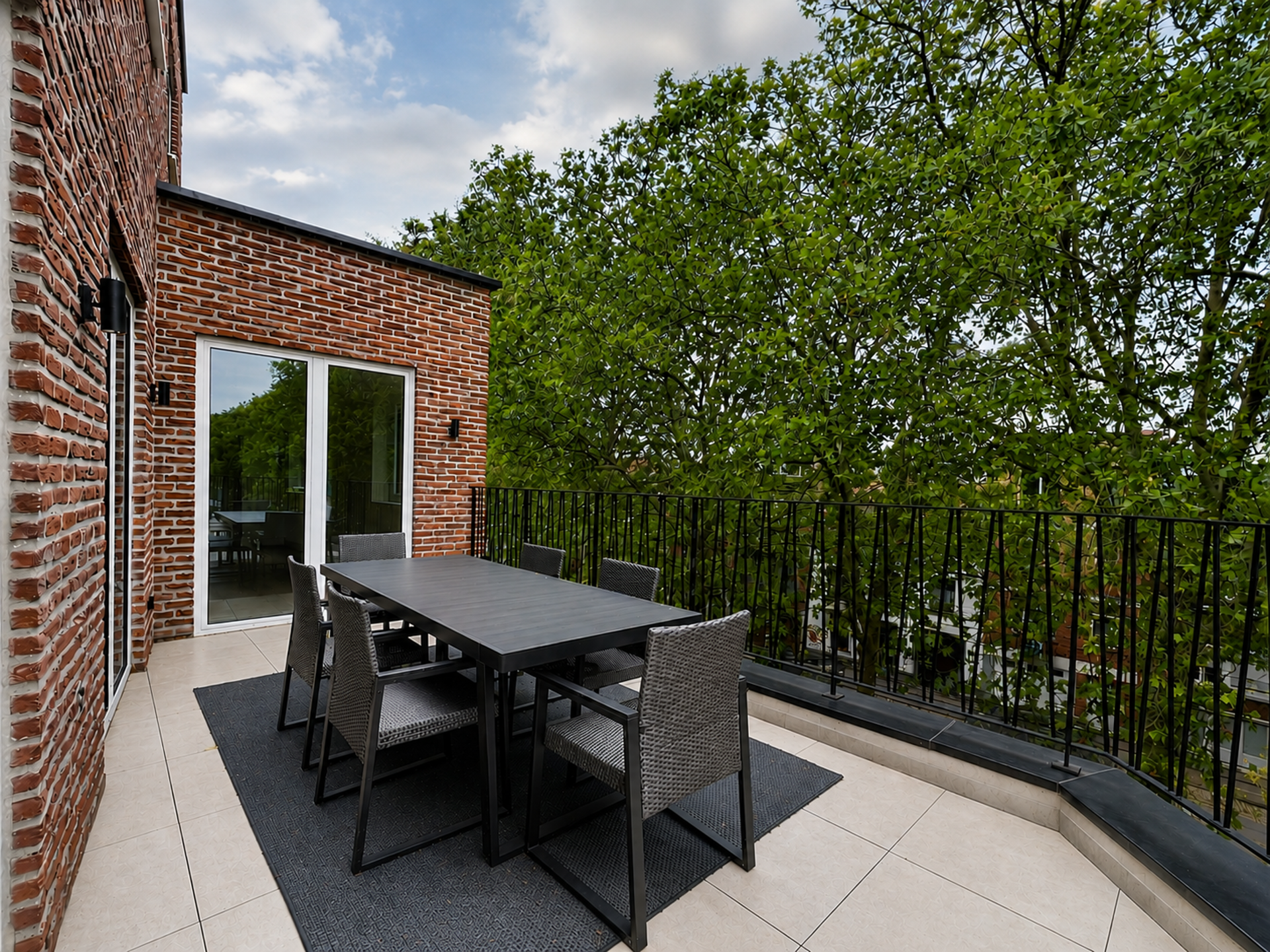 Picture 2 of 3 for Flat with three bedrooms in Forest
