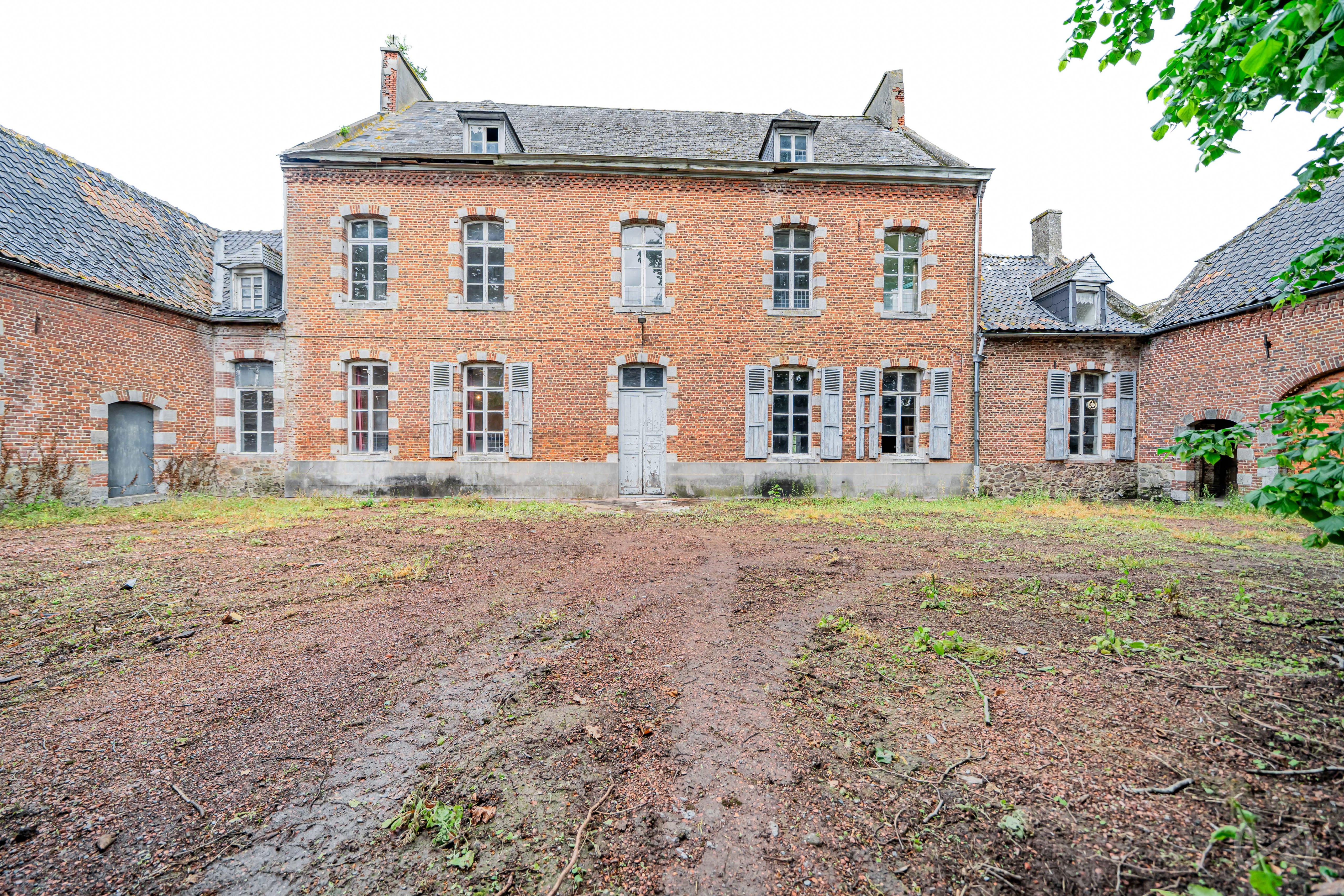 Photo 1 sur 4 pour Château de dix chambres à Vellereille-le-sec